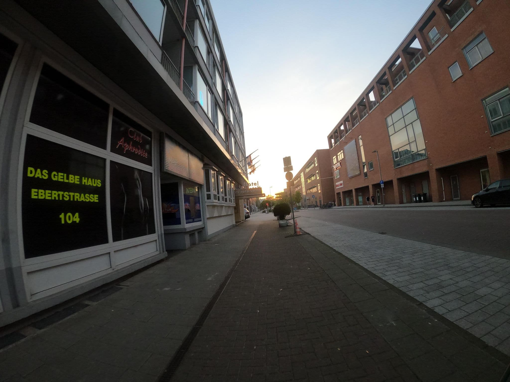 Street view near City Hotel Valois, Wilhelmshaven — © VIA_KK (CC BY-SA · Mapillary)