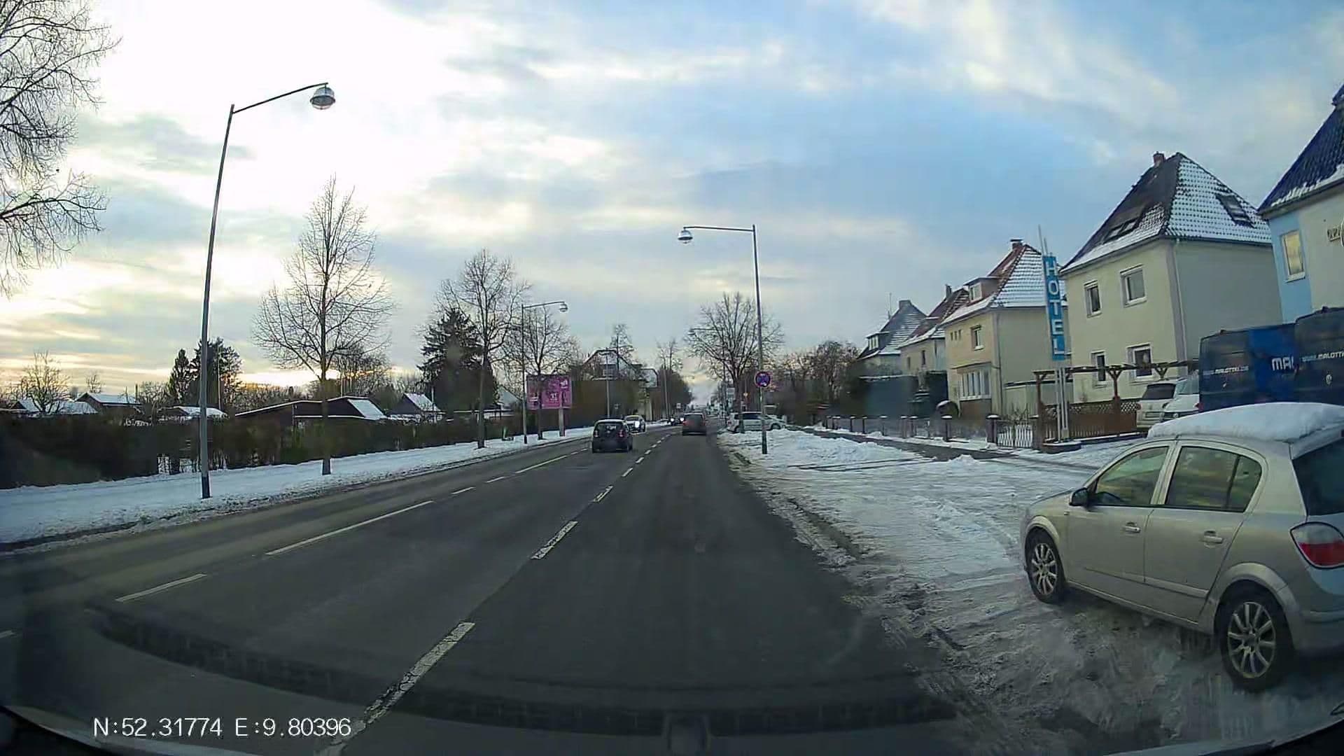 Street view near Opal, Laatzen — © Hightower- (CC BY-SA · Mapillary)