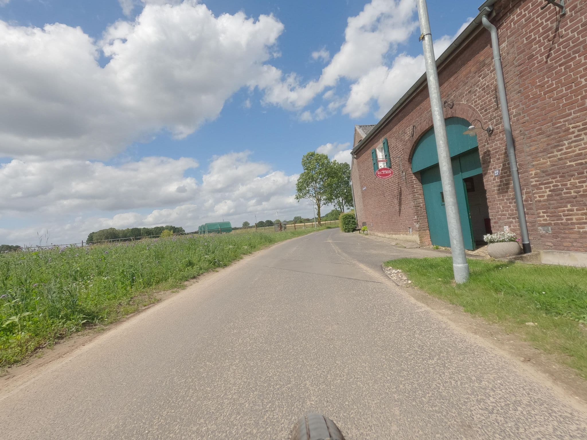 Street view near Pension Zum Thomeshof, Wegberg — © hektor1989 (CC BY-SA · Mapillary)