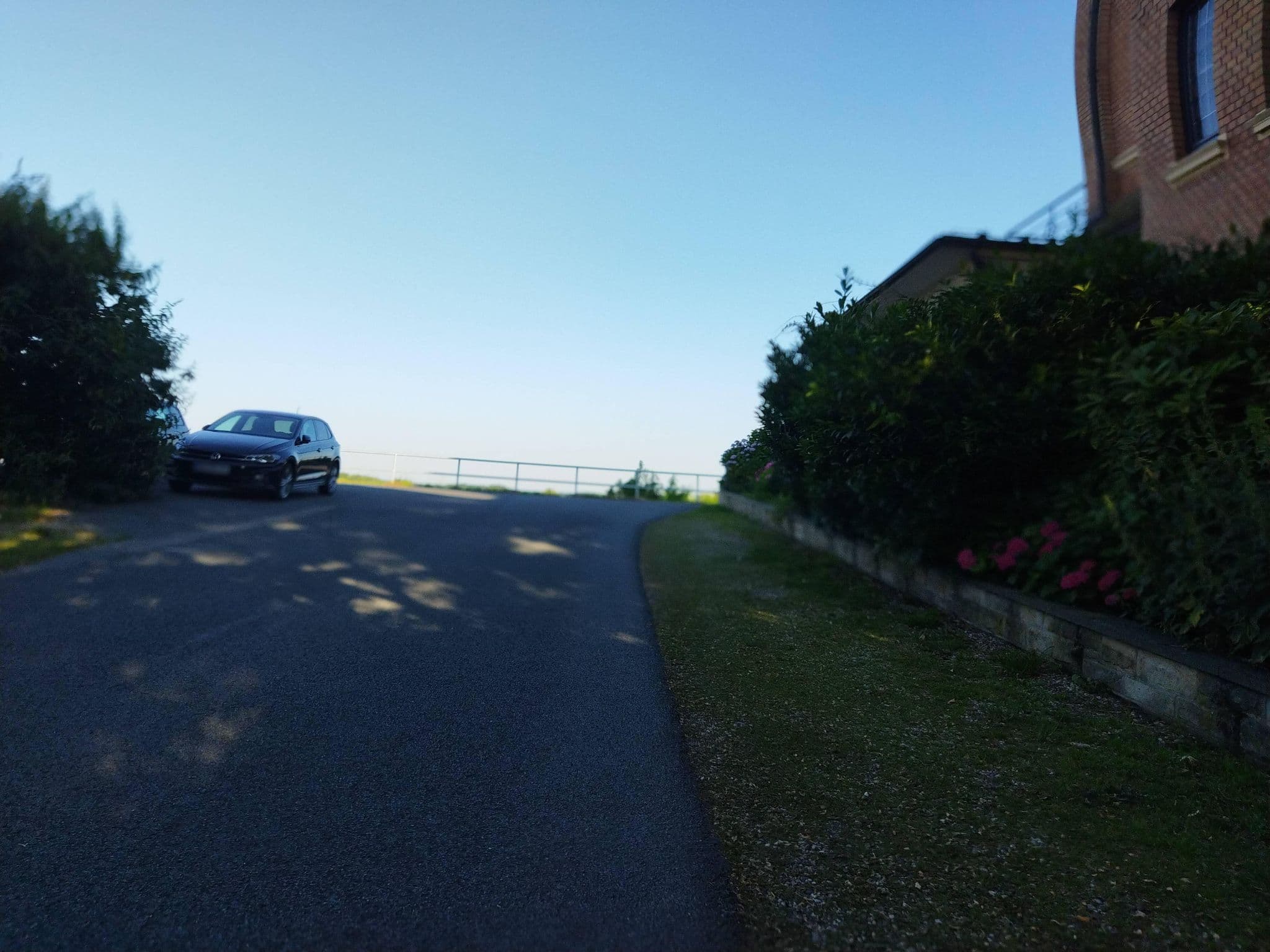 Street view near Hotel Restaurant Wacht am Rhein, Wesel — © changchun1 (CC BY-SA · Mapillary)