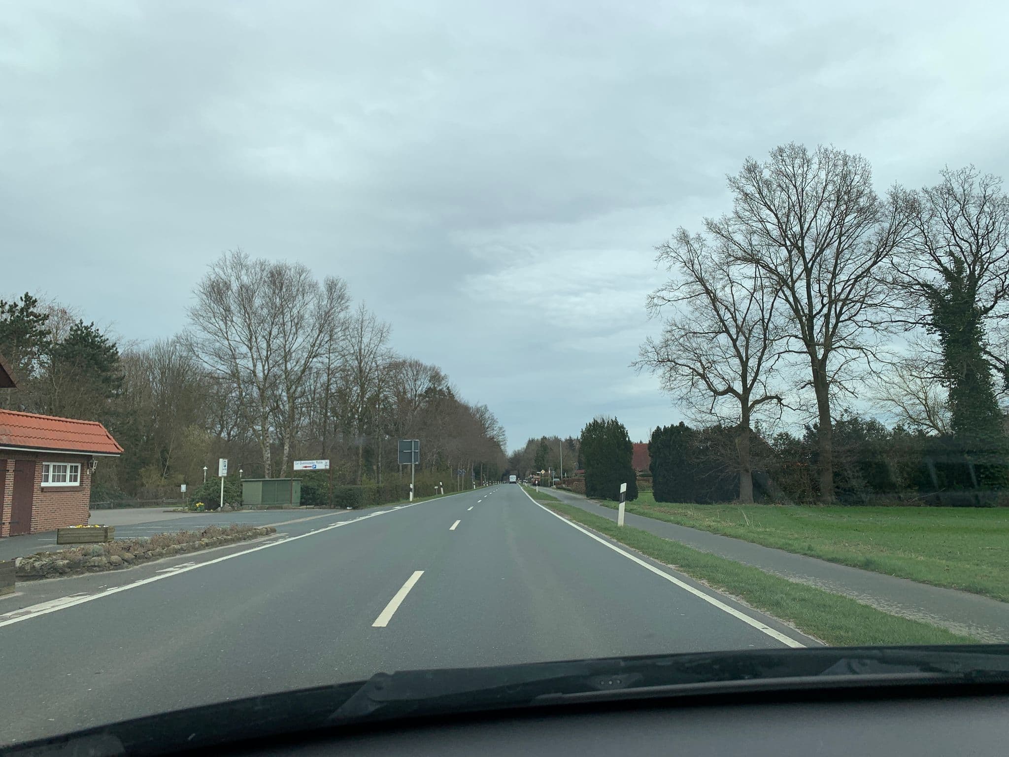 Street view near Querensteder Mühle, Edewecht — © deleted_user (CC BY-SA · Mapillary)