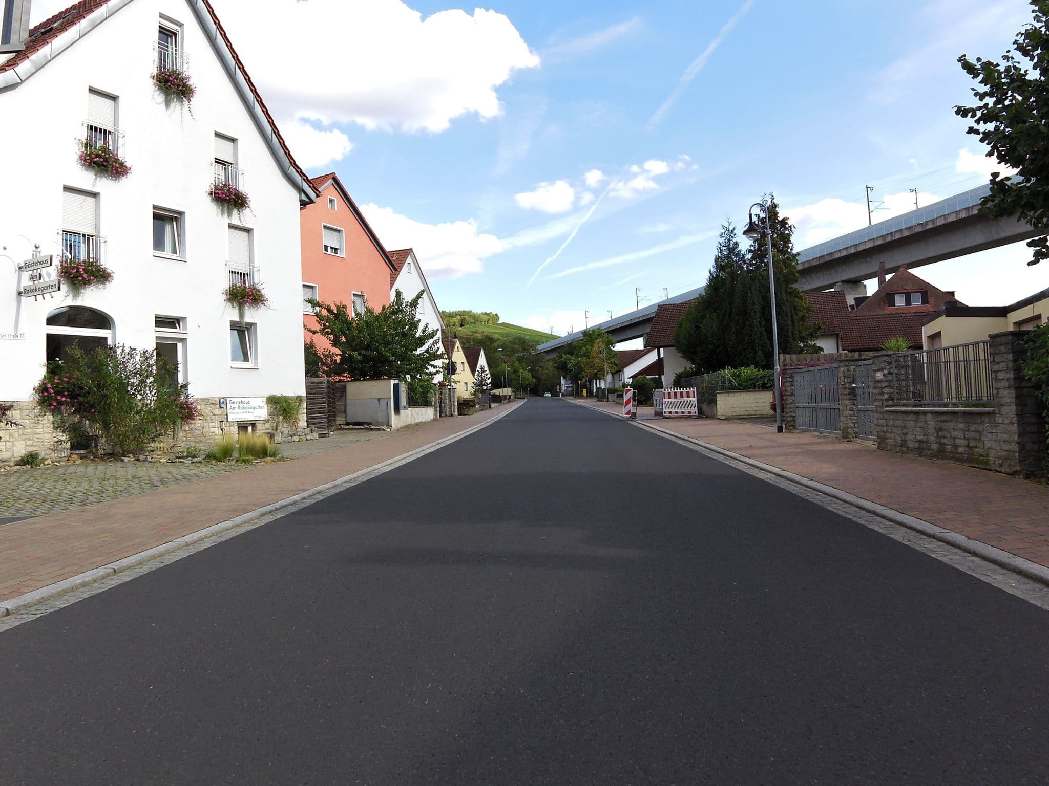 Street view near Gästehaus am Rokokogarten, Veitshöchheim — © zoegglmeyr (CC BY-SA · Mapillary)