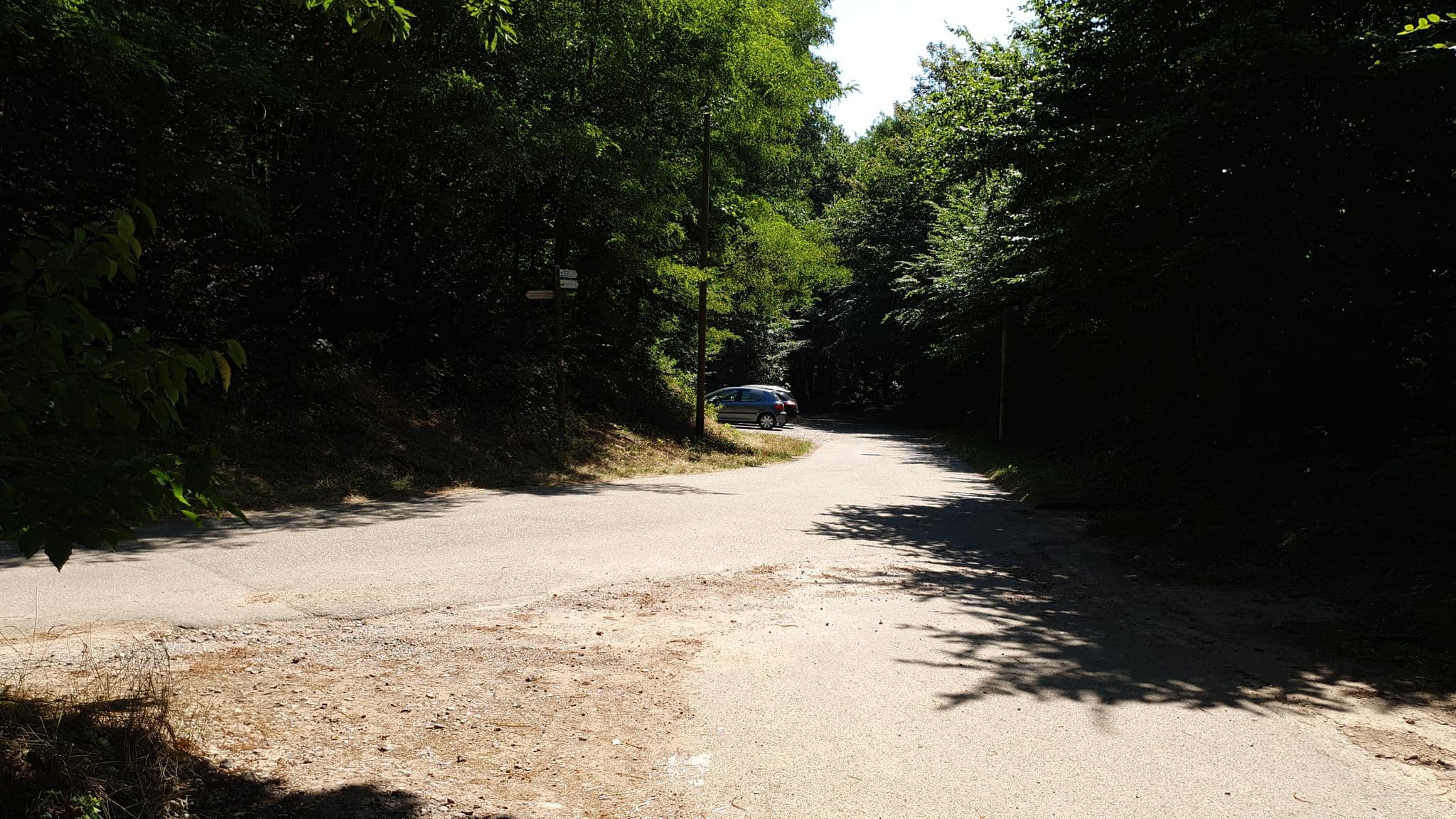 Street view near Jugendheim der ev. Kirchengemeinde Karlsruhe, Oberotterbach — © sfudeus (CC BY-SA · Mapillary)