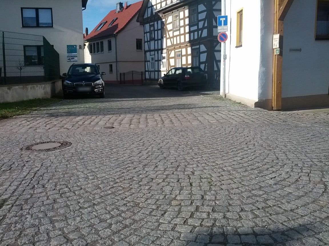 Street view near Tor zum Rennsteig, Krauthausen — © zoegglmeyr (CC BY-SA · Mapillary)