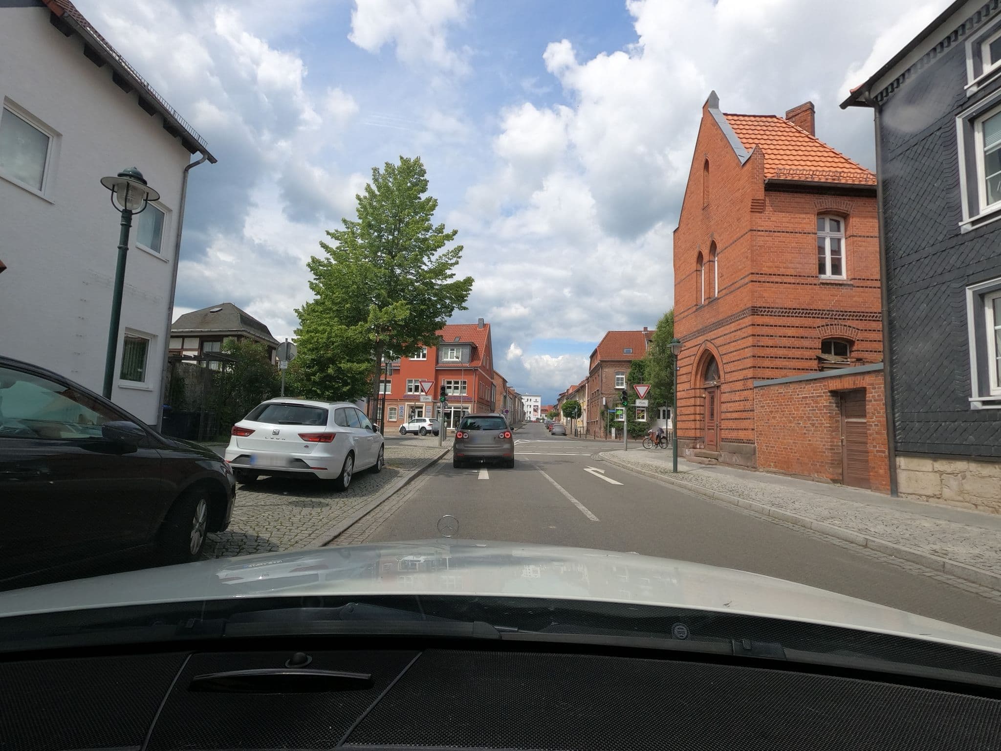 Street view near Pension Zur Linde, Dingelstädt — © saschahaberkorn (CC BY-SA · Mapillary)