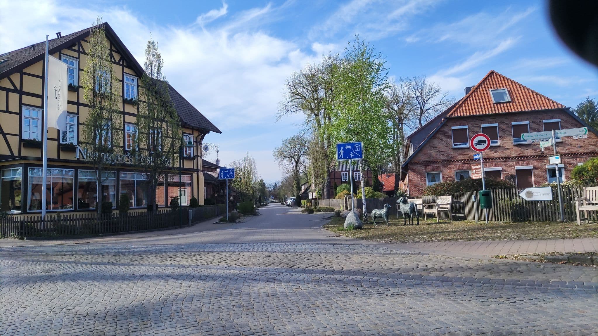 Street view near Hotel zur Post, Faßberg — © hotteliene (CC BY-SA · Mapillary)