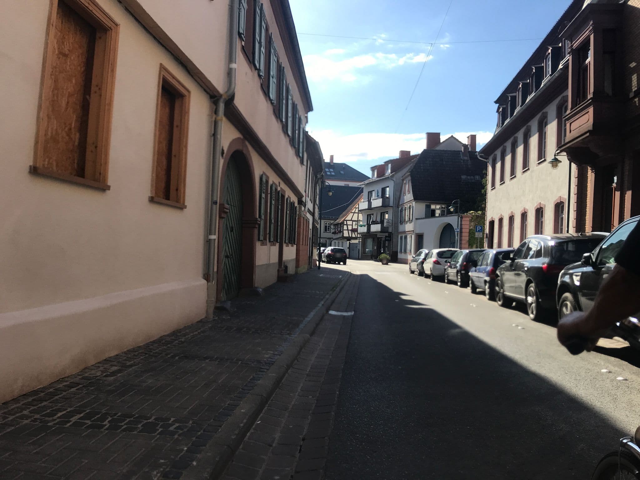 Street view near Hotel Weingut Duchmann, Hochheim am Main — © miguel_andrade (CC BY-SA · Mapillary)