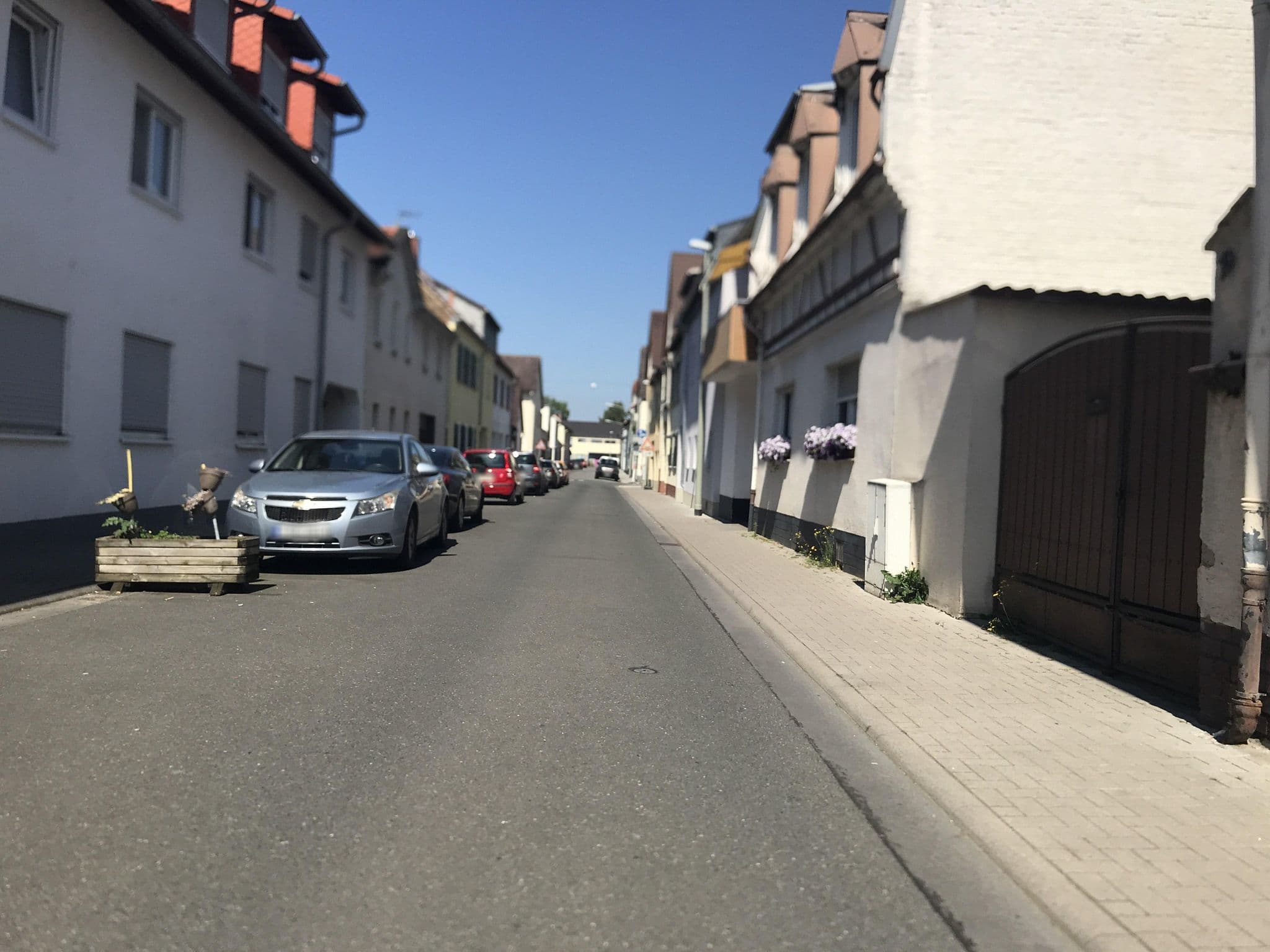 Street view near Hotel Rheingauer Tor, Hochheim am Main — © miguel_andrade (CC BY-SA · Mapillary)
