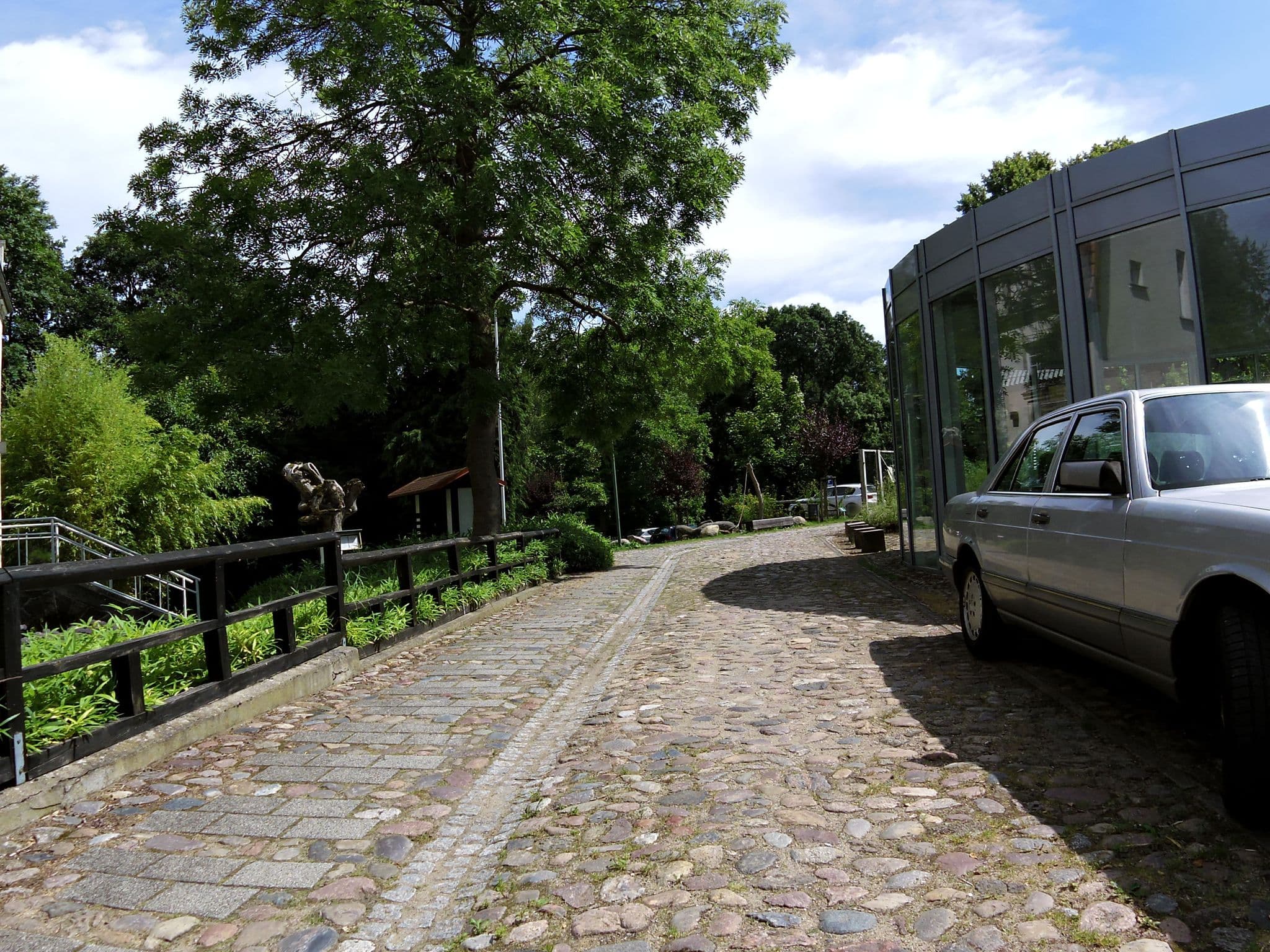 Street view near Landhaus Stöcker, Loitz — © zoegglmeyr (CC BY-SA · Mapillary)