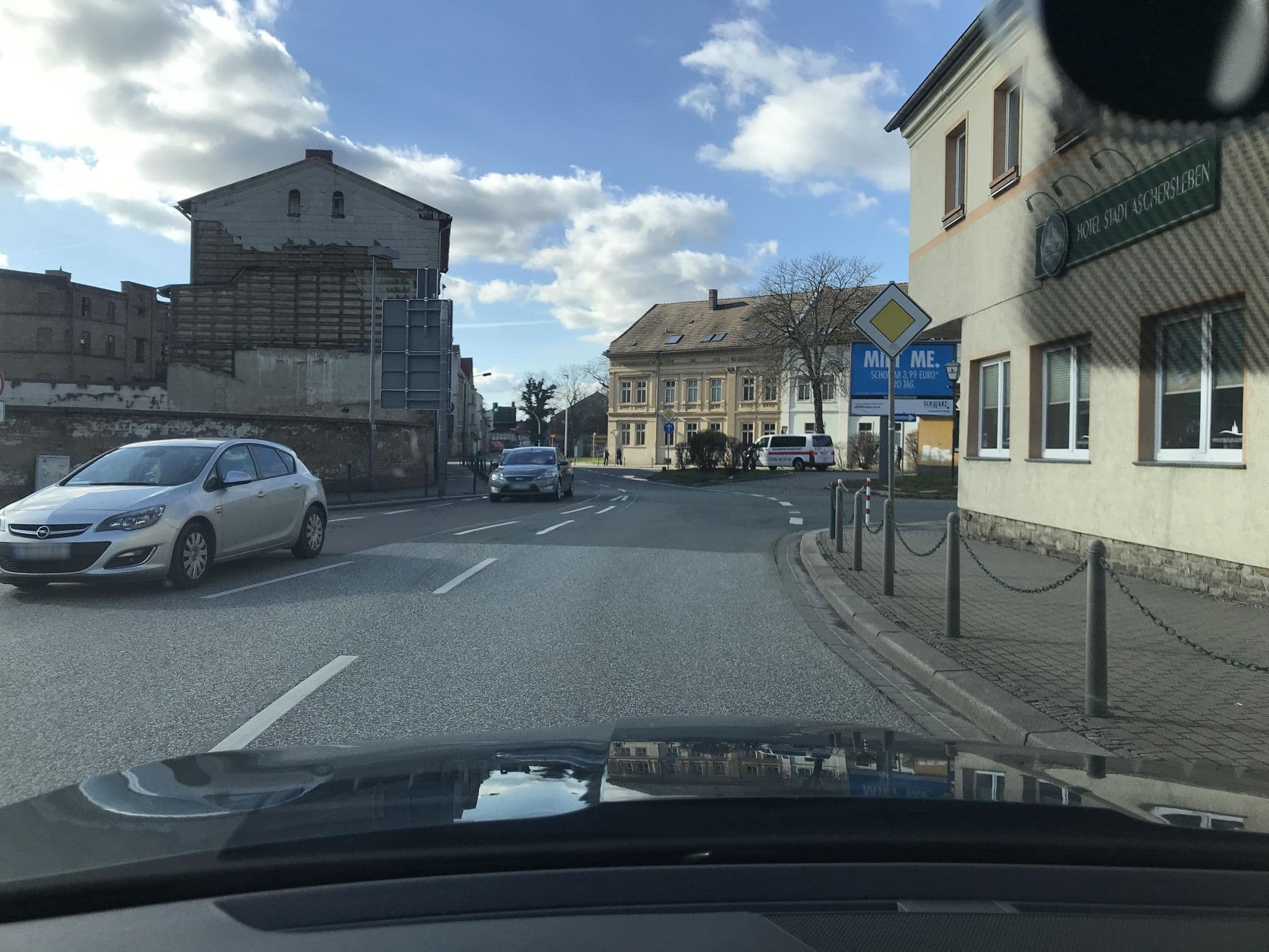 Street view near Hotel Stadt Aschersleben, Aschersleben — © surveyor99 (CC BY-SA · Mapillary)