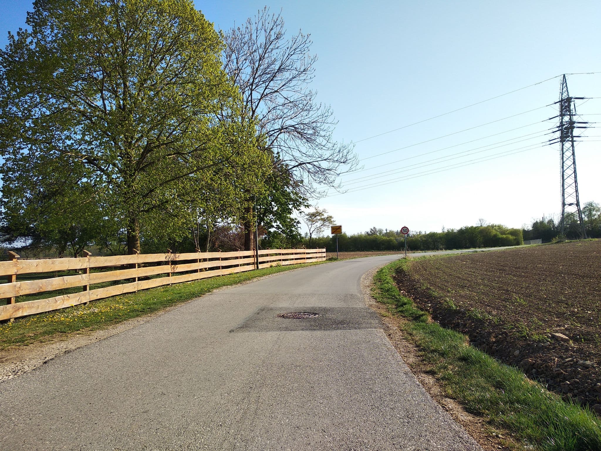 Street view near Pension Lindenhof, Grasbrunn — © umap (CC BY-SA · Mapillary)