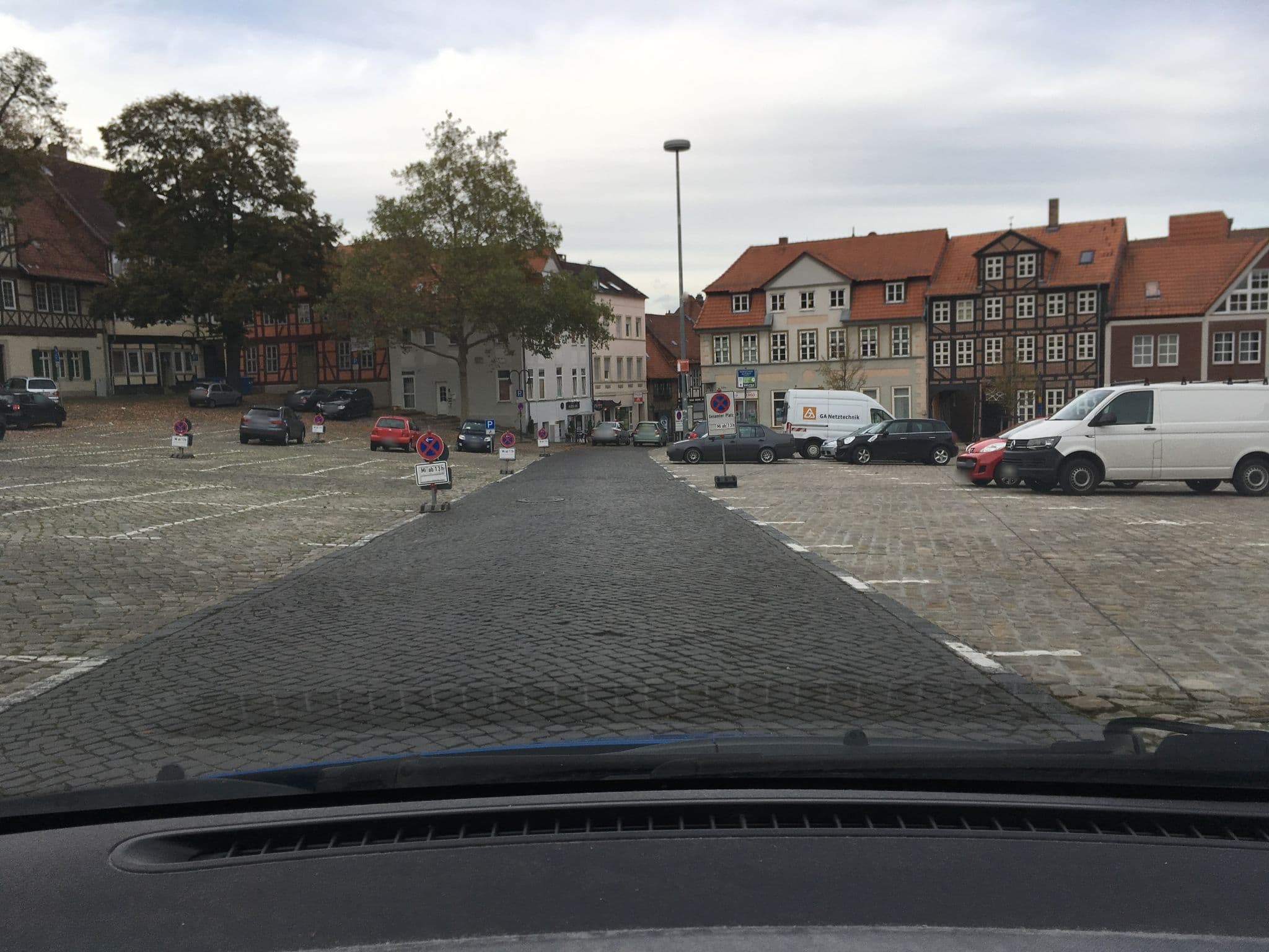 Street view near Sonntags Hotel, Helmstedt — © hotteliene (CC BY-SA · Mapillary)