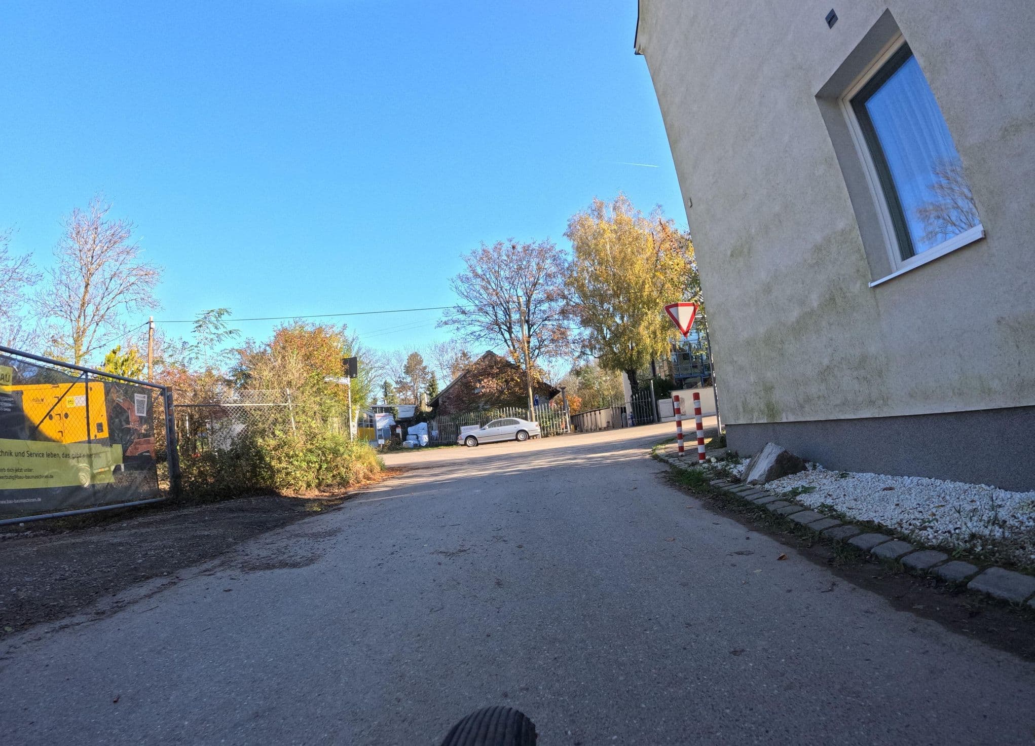Street view near Das Schreder, Karlsfeld — © utack (CC BY-SA · Mapillary)