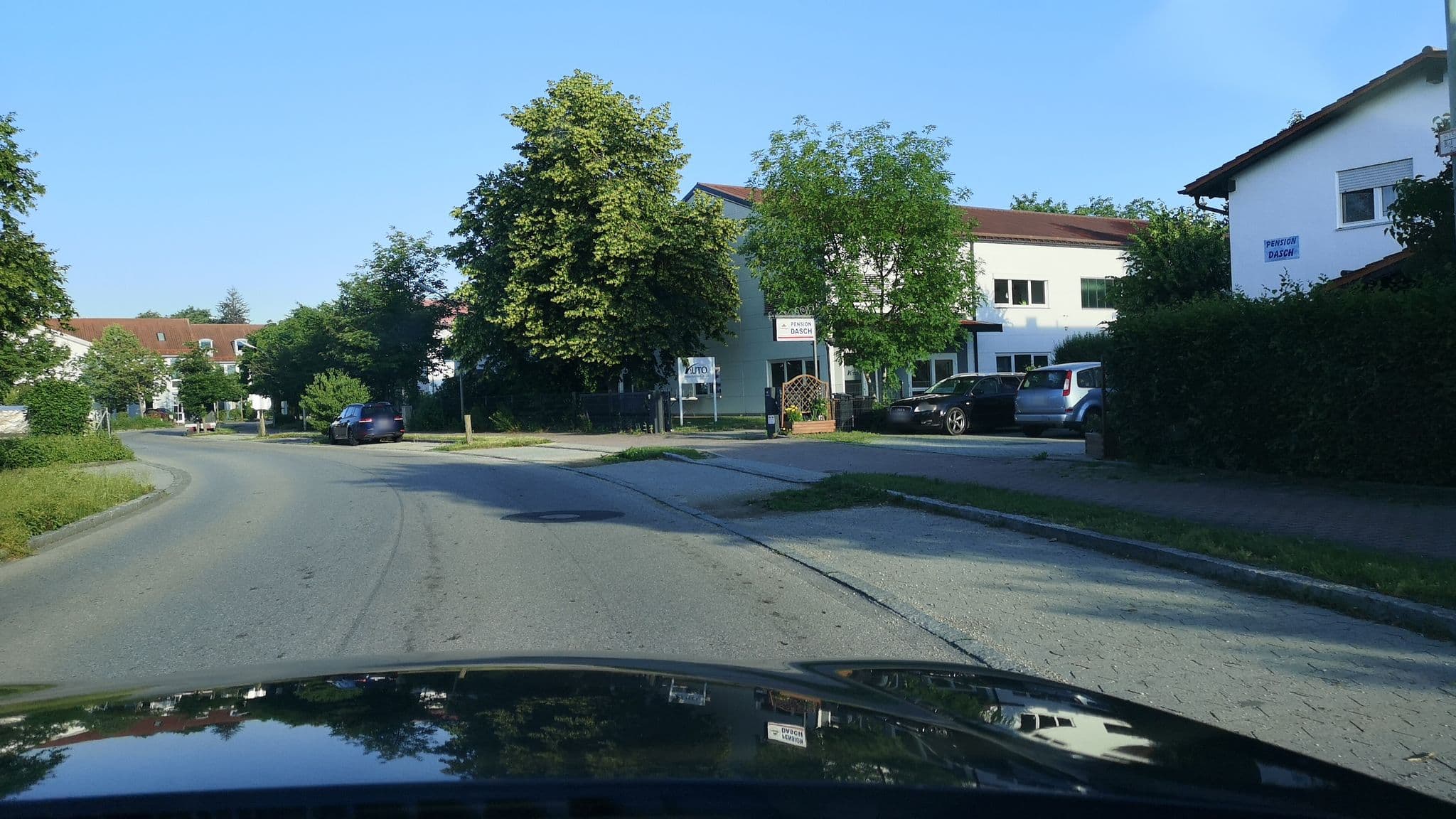 Street view near Pension Dasch, Kirchheim bei München — © skiloo (CC BY-SA · Mapillary)