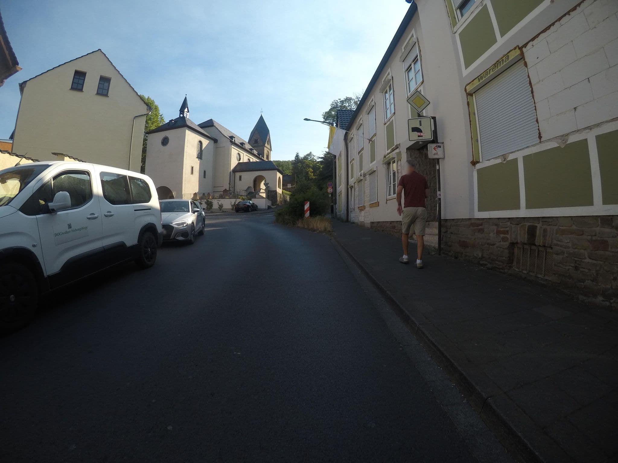 Street view near Pension Ley, Oberkassel — © mfa (CC BY-SA · Mapillary)