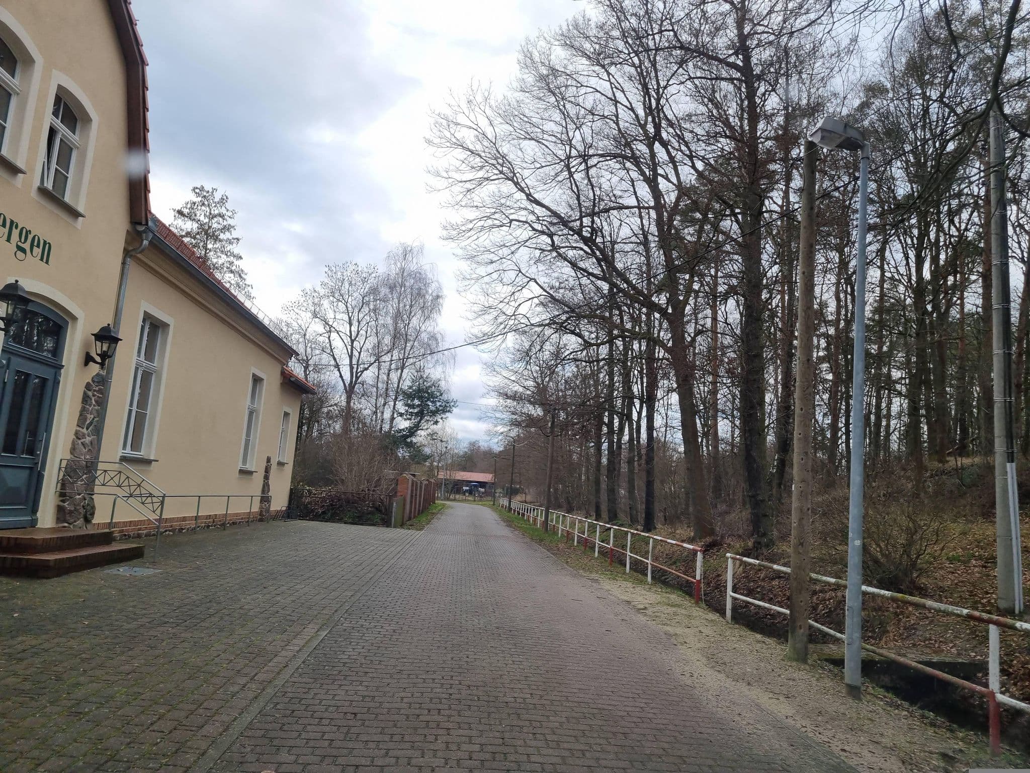 Street view near Gasthaus in den Bergen, Altdöbern — © dsmm (CC BY-SA · Mapillary)