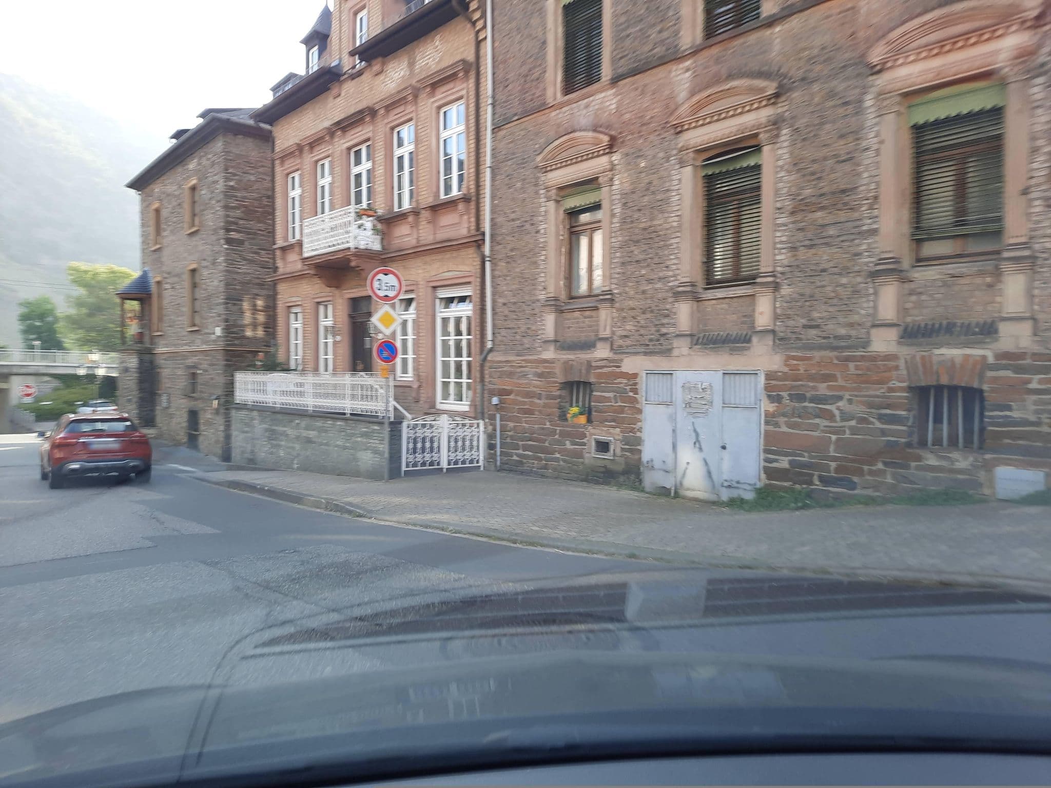 Street view near Pension Café Bonsch, Oberwesel — © Lowiekse (CC BY-SA · Mapillary)