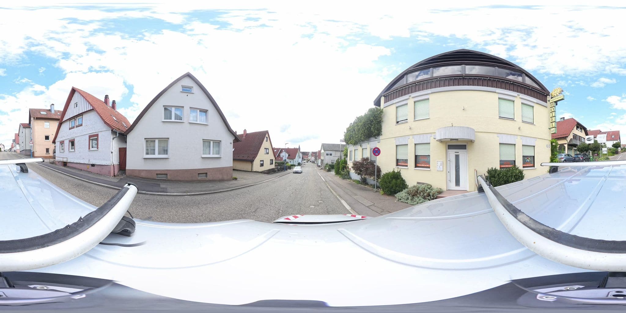 Street view near Sonne, Ettlingen — © tasmaniadevil (CC BY-SA · Mapillary)