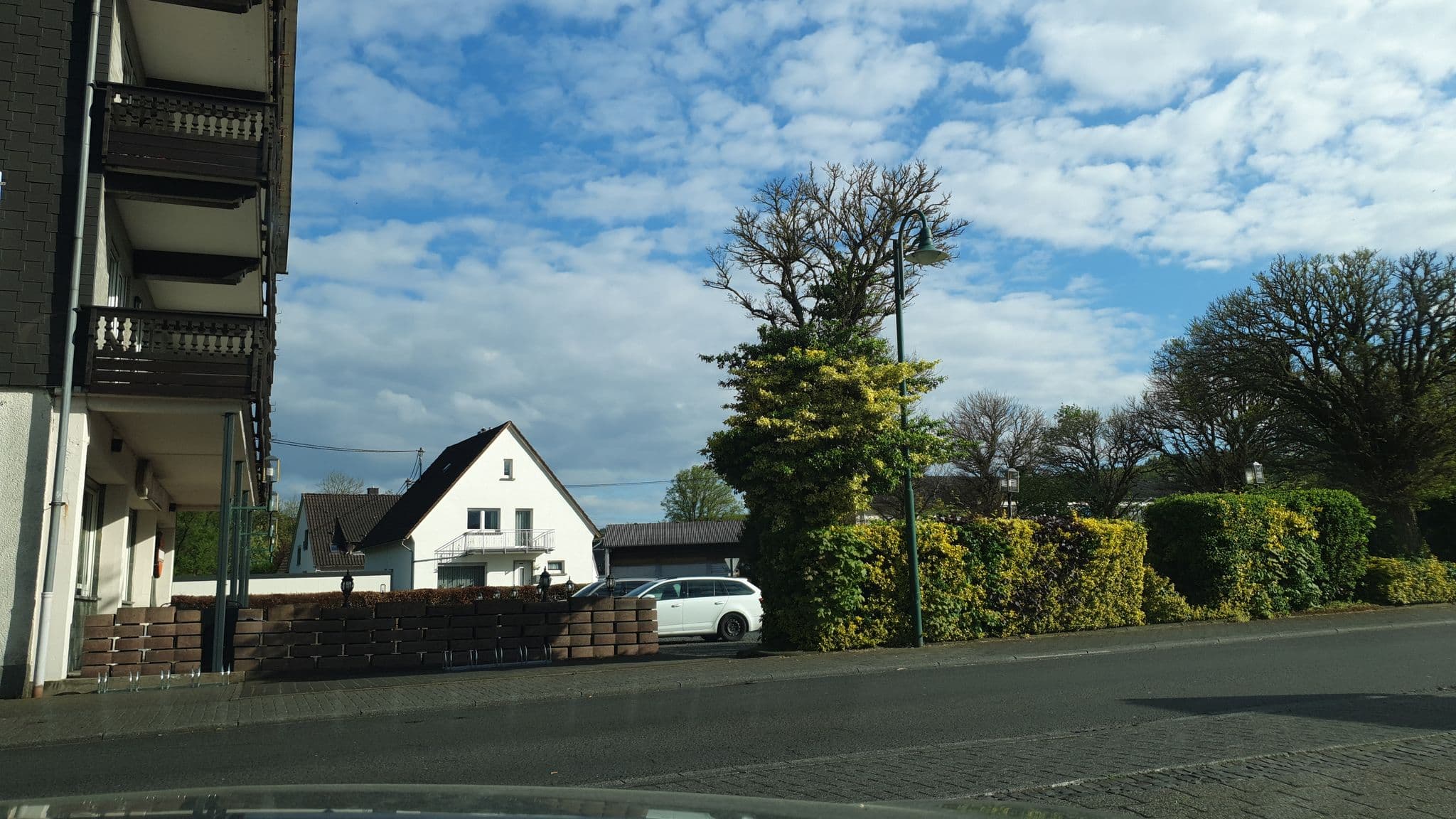 Street view near Landgasthaus Zur Quelle, Unnau — © stili (CC BY-SA · Mapillary)