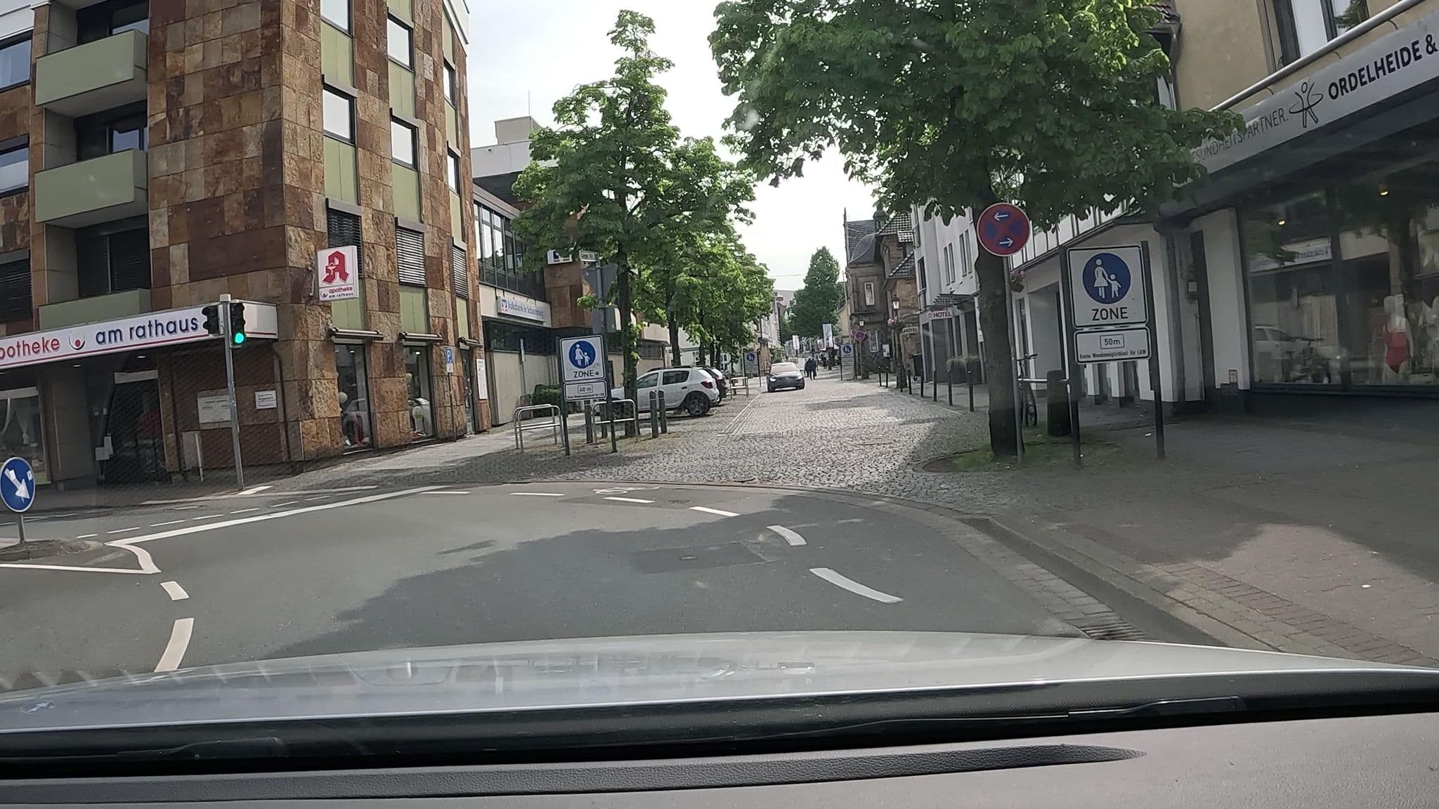 Street view near Hotel Am Schlosstor, Bückeburg — © stefanro74 (CC BY-SA · Mapillary)