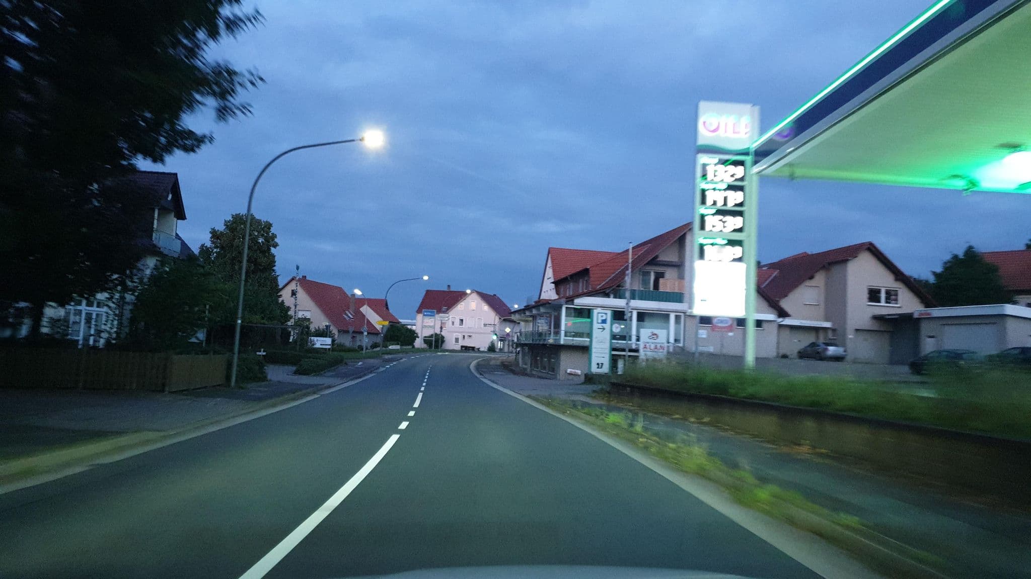 Street view near Oil Tankstelle, Hüllhorst — © Schmarvis (CC BY-SA · Mapillary)