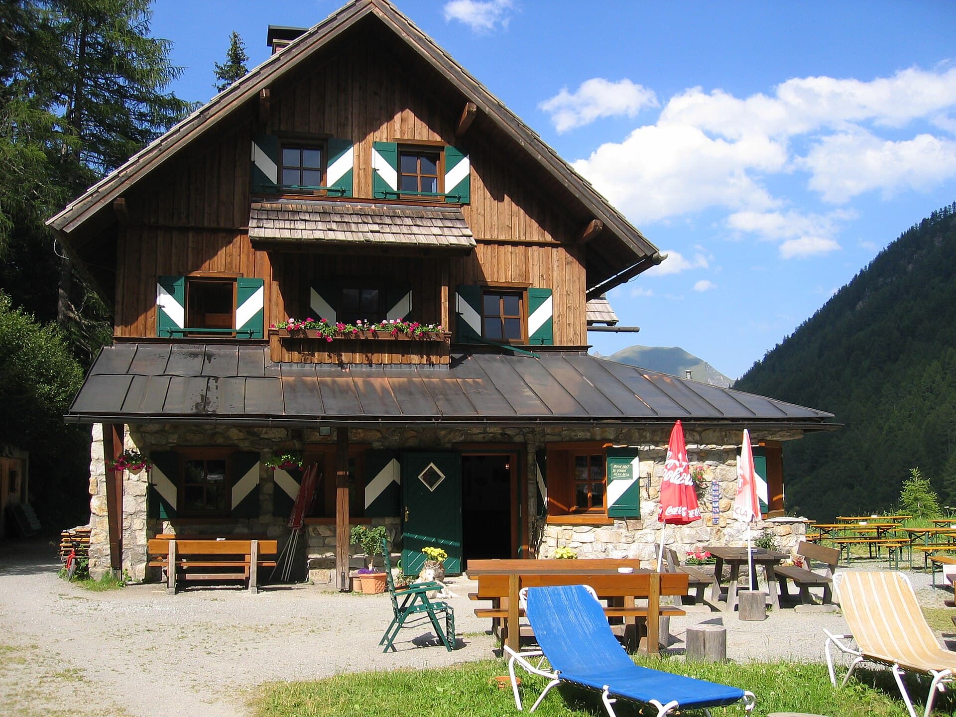 Rotgüldenseehütte (via Wikimedia Commons, CC BY-SA 4.0)