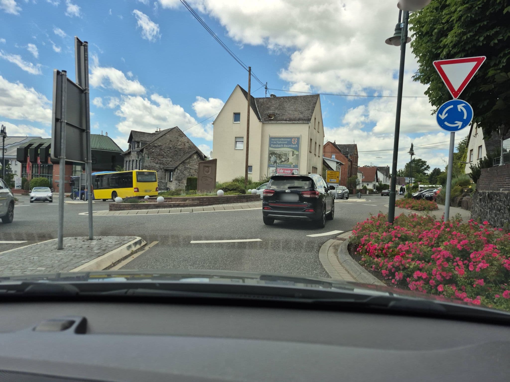 Street view near Eisbach, Ransbach-Baumbach — © wizonede (CC BY-SA · Mapillary)