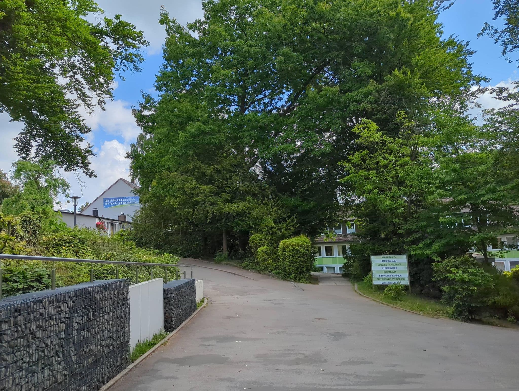 Street view near Haus Friede, Hattingen — © hotteliene (CC BY-SA · Mapillary)
