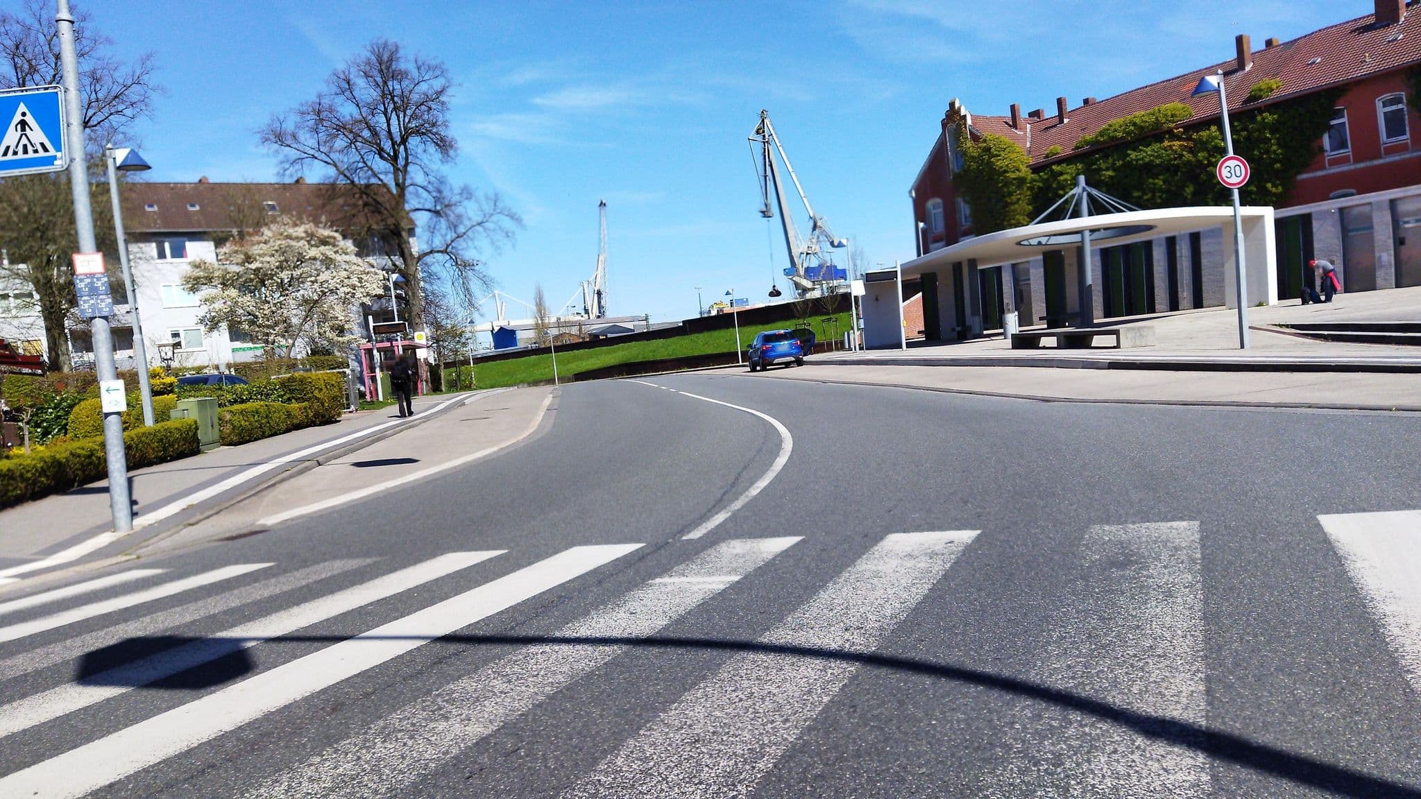 Street view near Hotel Café Lohmann, Nordenham — © changchun1 (CC BY-SA · Mapillary)