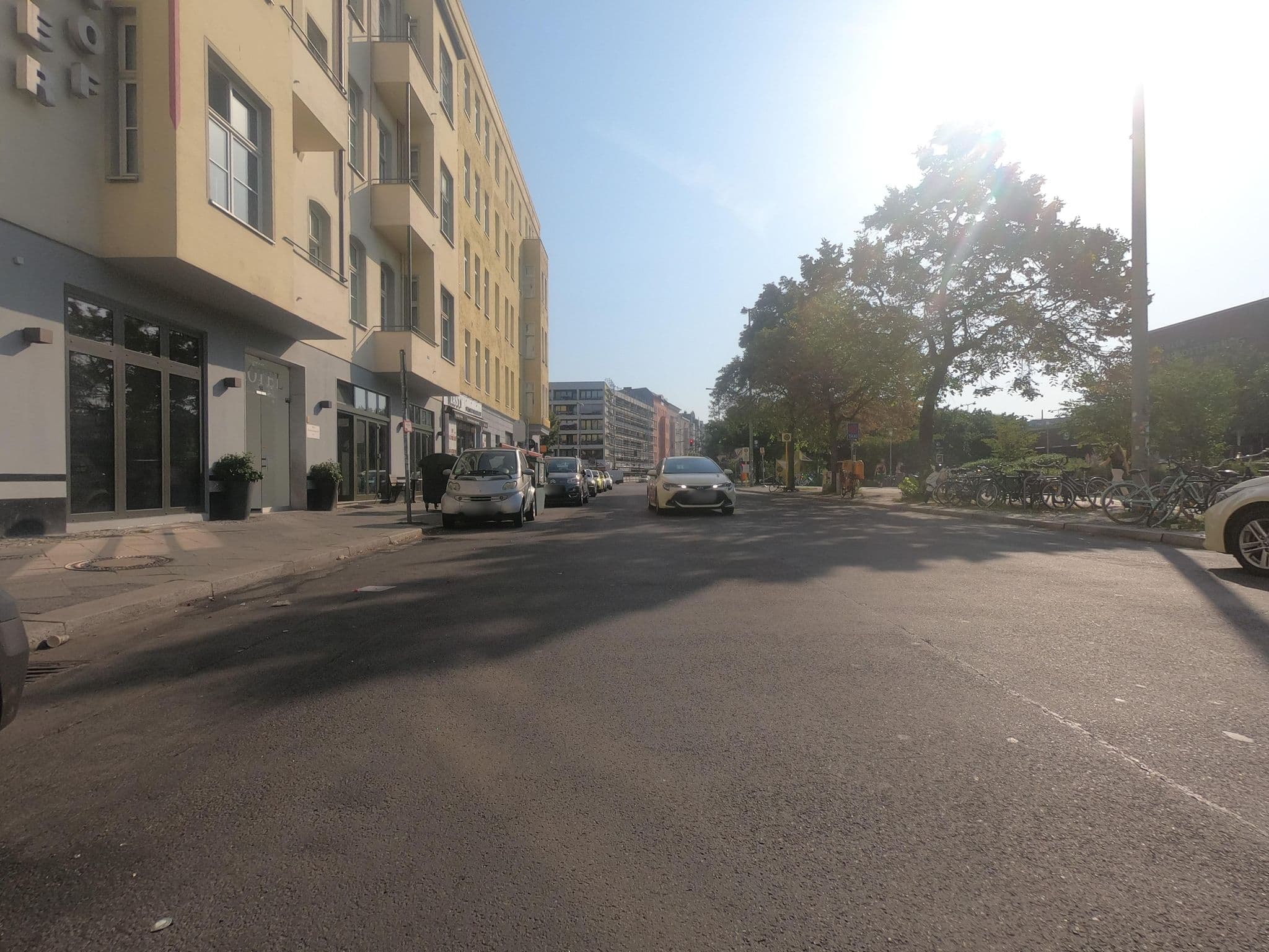 Street view near Art Hotel Charlottenburger Hof, Halensee — © carlheinz (CC BY-SA · Mapillary)