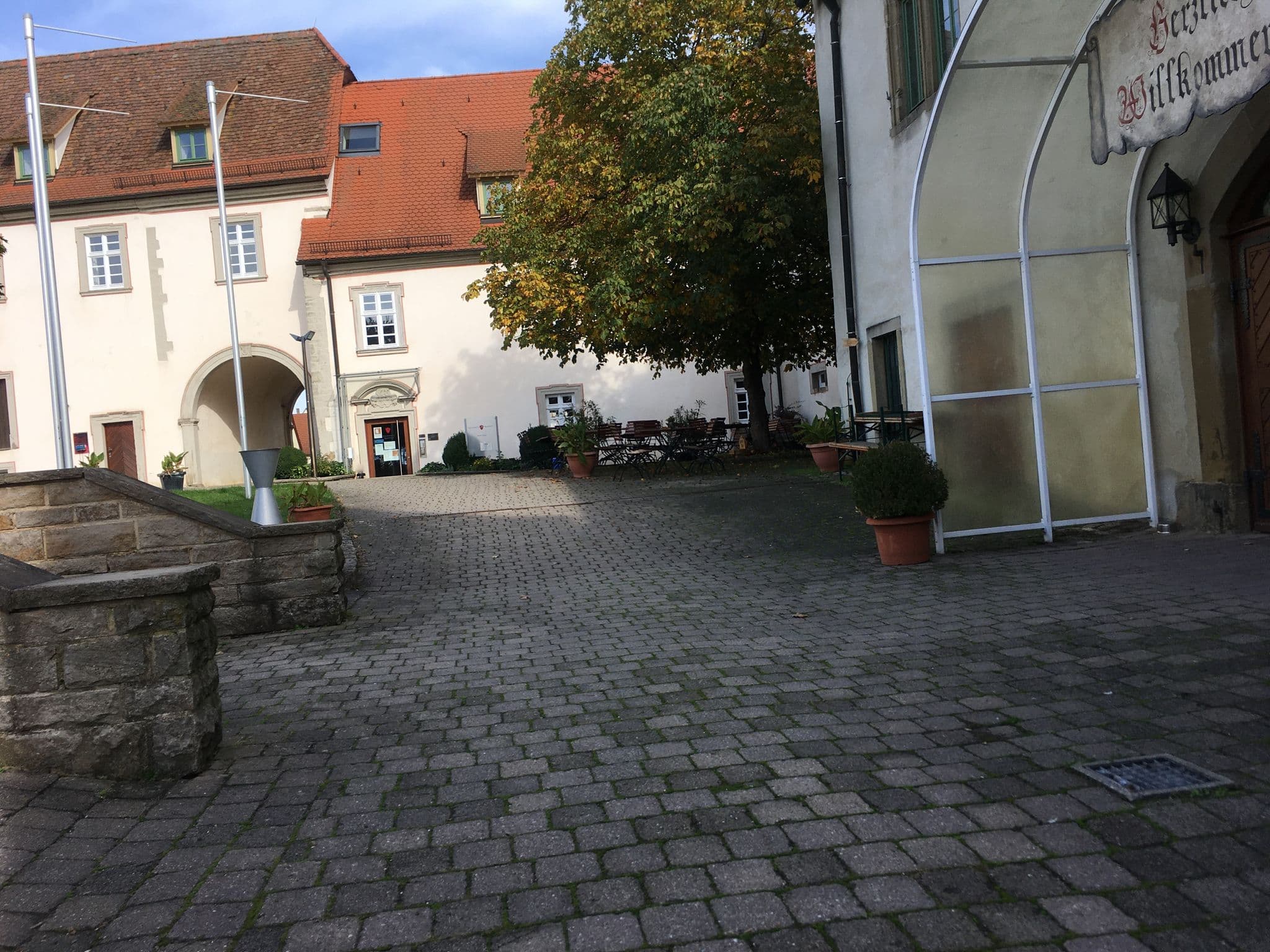 Street view near Schlosshotel Ravenstein, Osterburken — © changchun1 (CC BY-SA · Mapillary)