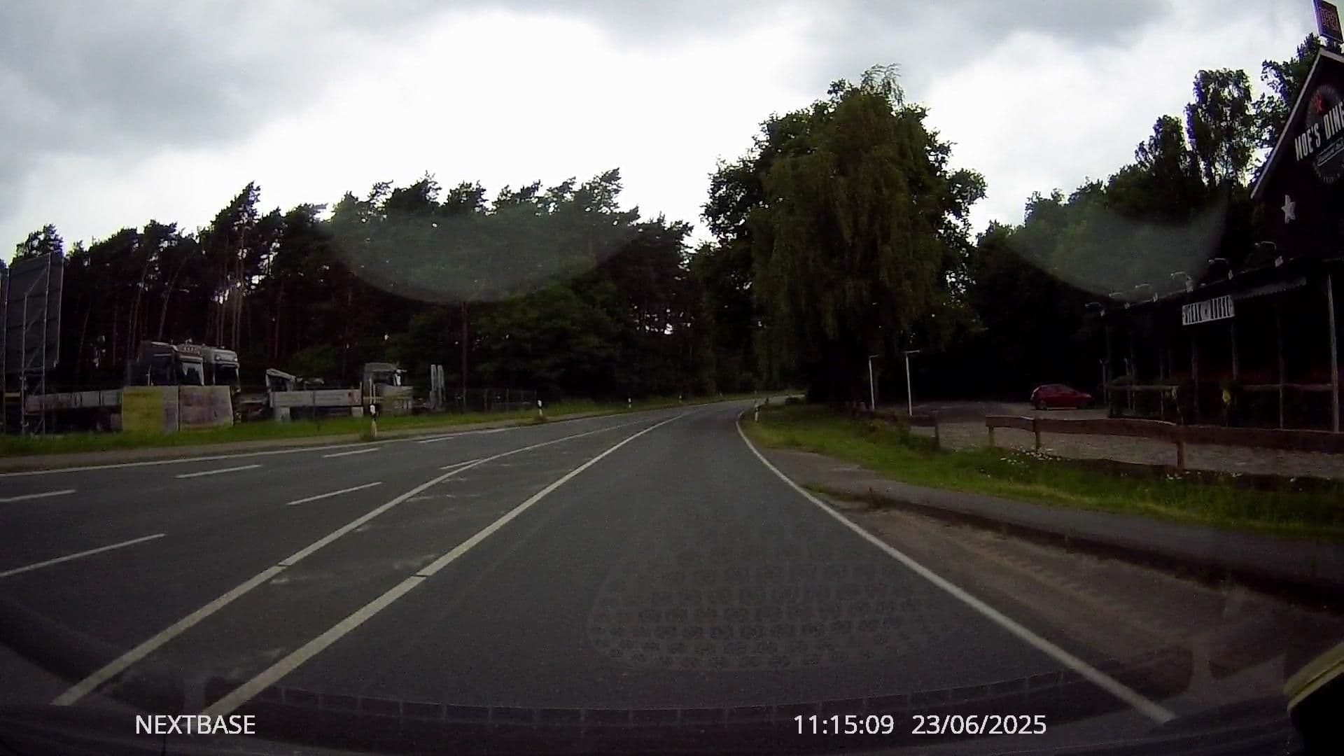 Street view near Moe’s Diner, Oerlinghausen — © derlipper (CC BY-SA · Mapillary)