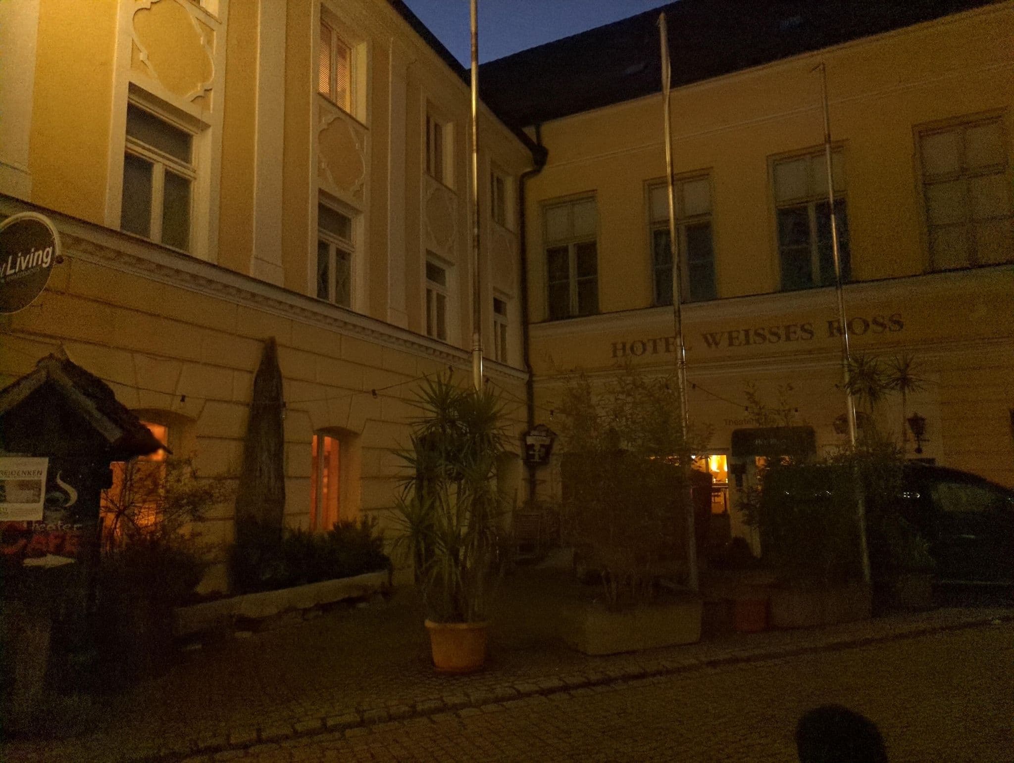 Street view near Weißes Ross Garni, Ichenhausen — © ente (CC BY-SA · Mapillary)