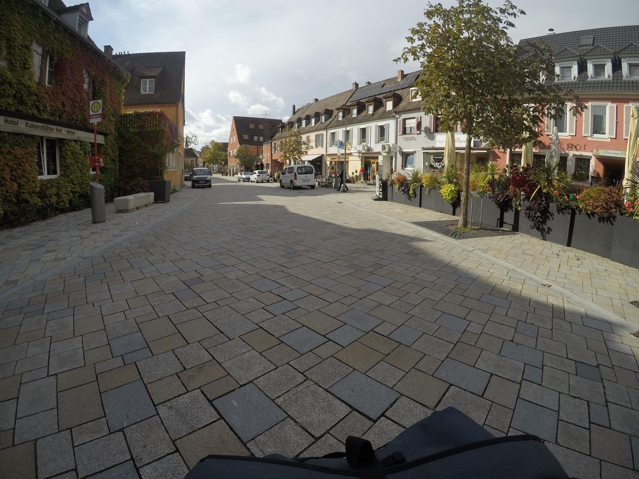 Street view near Elsässer Hof, Breisach am Rhein — © mfa (CC BY-SA · Mapillary)