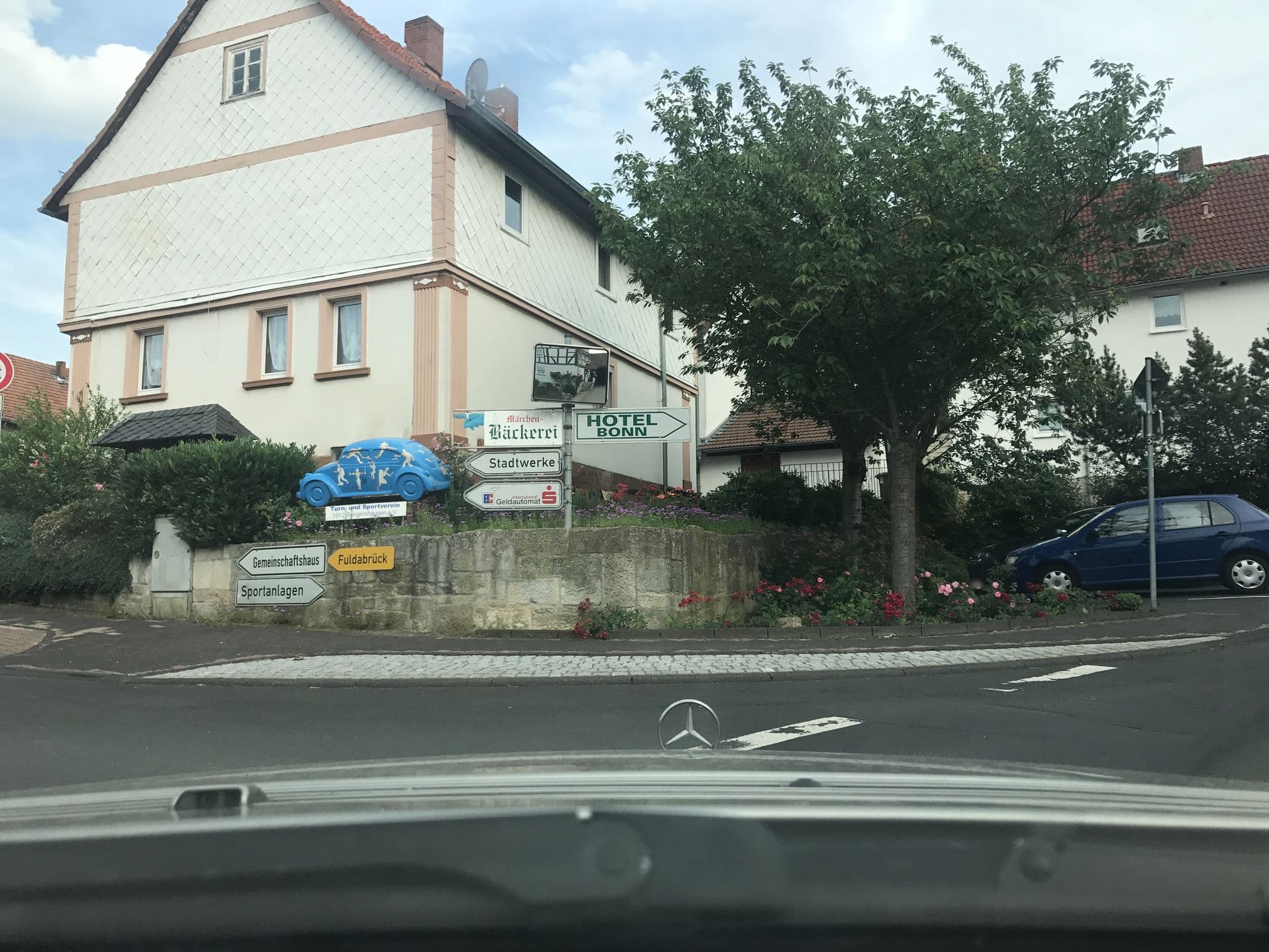 Street view near Landgasthaus Hotel Bonn, Baunatal — © saschahaberkorn (CC BY-SA · Mapillary)