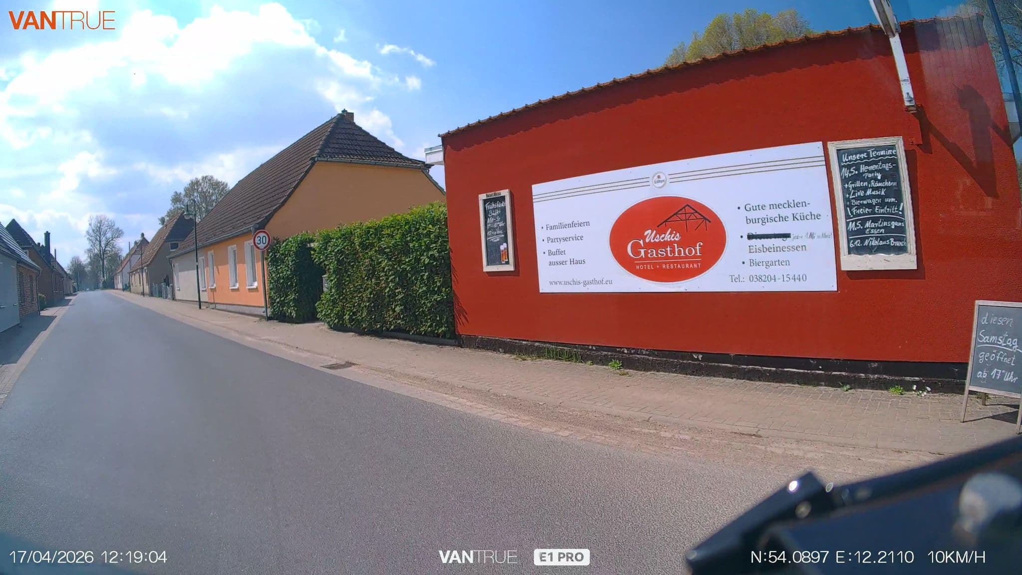 Street view near Uschi´s Gasthof, Roggentin — © LordOslo (CC BY-SA · Mapillary)