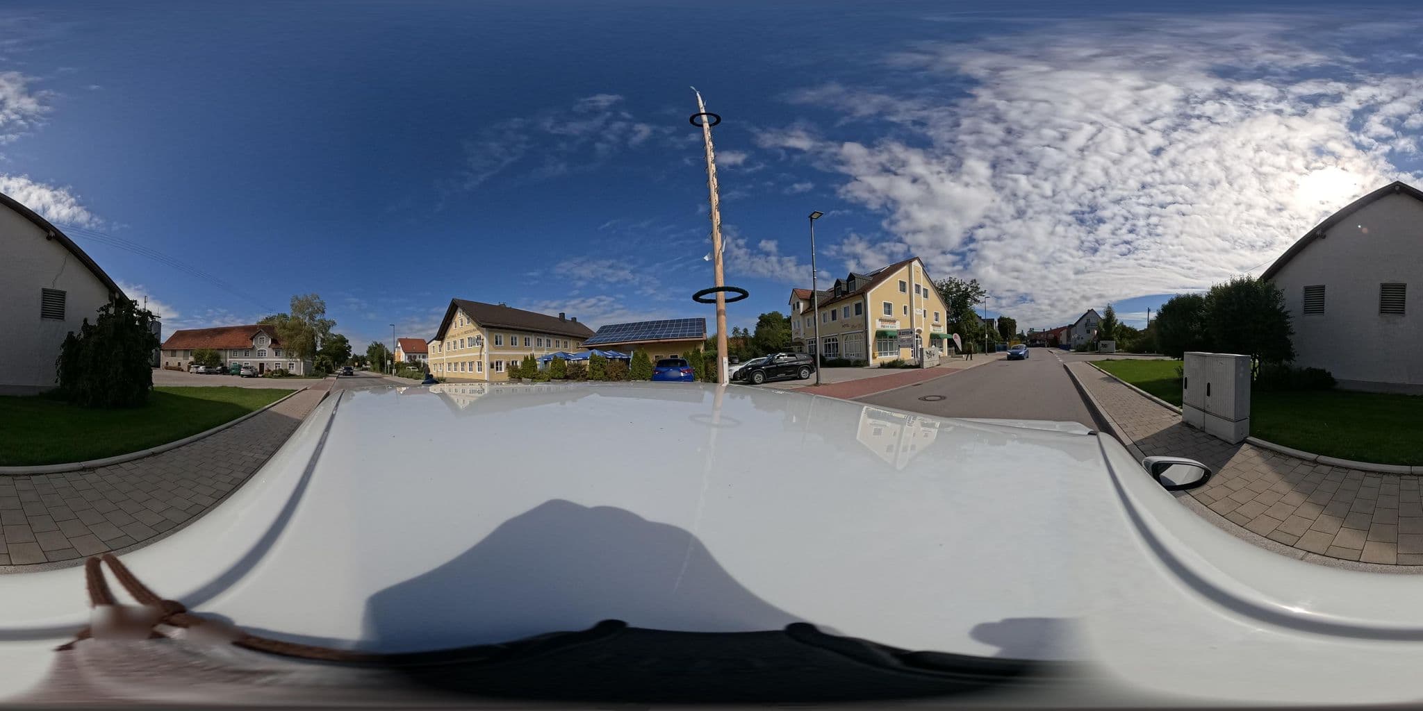 Street view near Alter Wirt Hotel, Hallbergmoos — © DerSton (CC BY-SA · Mapillary)