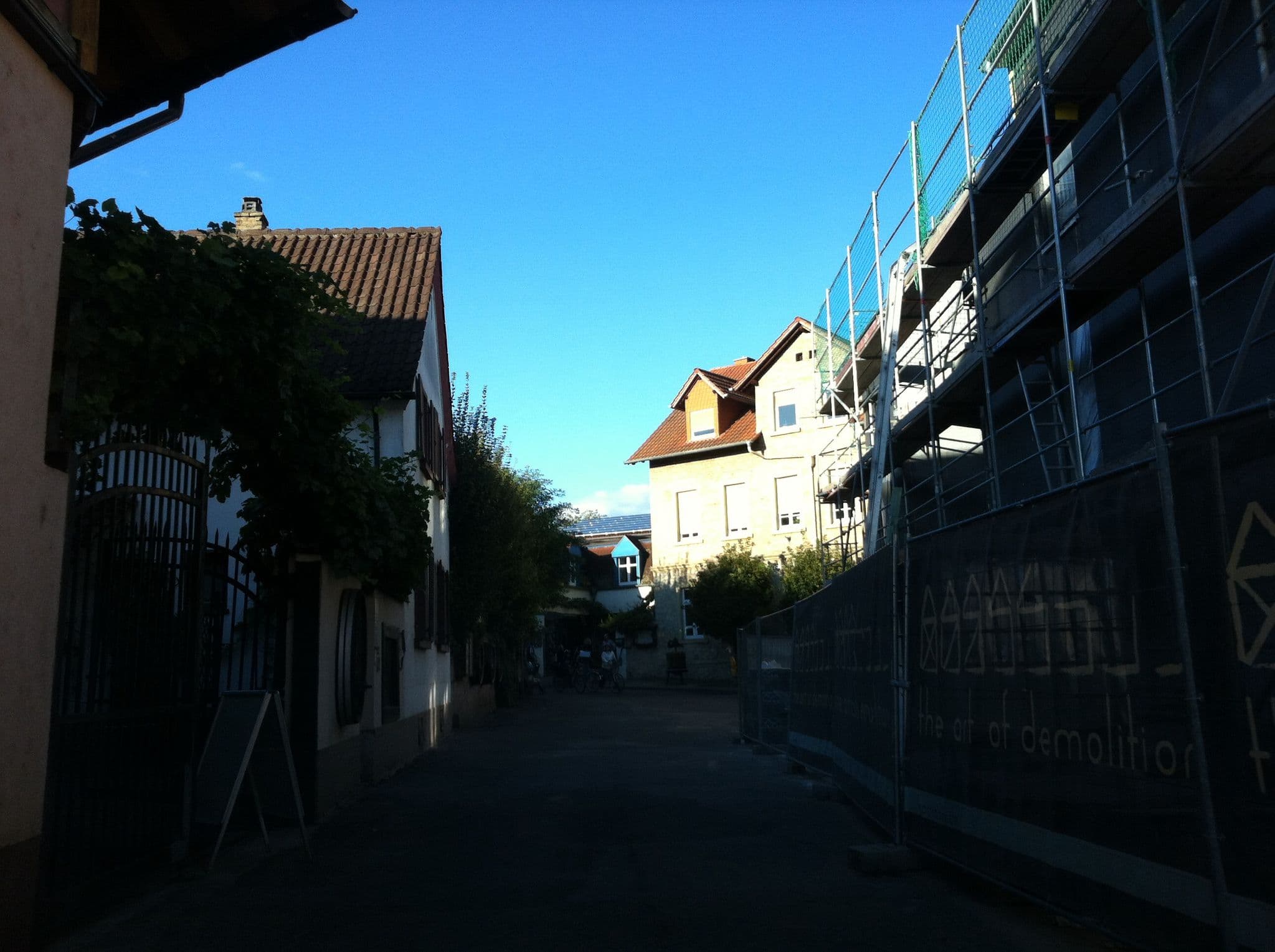 Street view near Gästehaus Schwibinger, Nierstein — © dekarl (CC BY-SA · Mapillary)