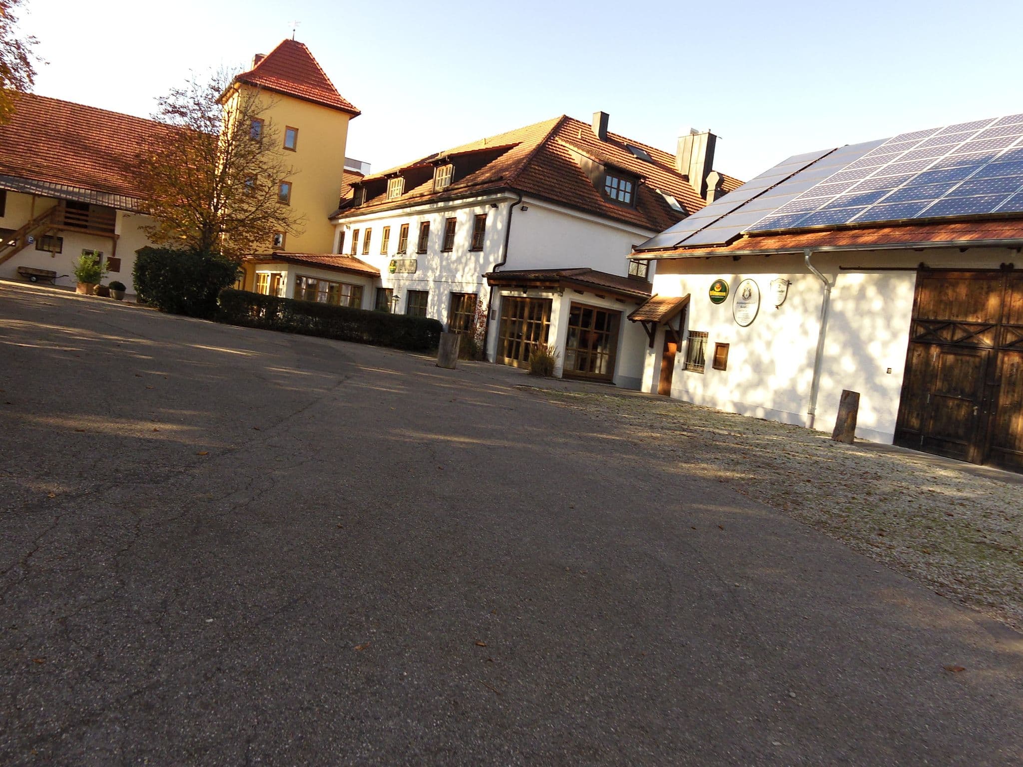 Street view near Gasthof Sempt, Bruckberg — © czmrtn (CC BY-SA · Mapillary)