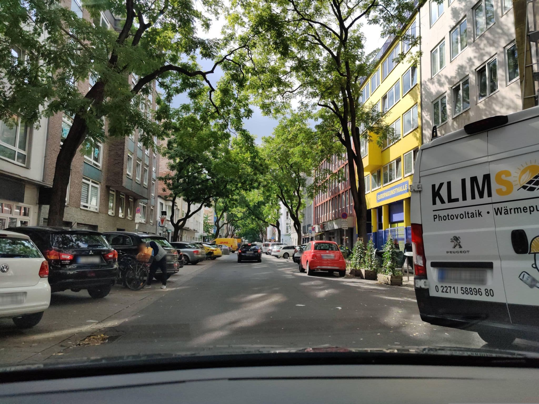 Street view near Hotel Domo, Düsseldorf — © littlefool (CC BY-SA · Mapillary)