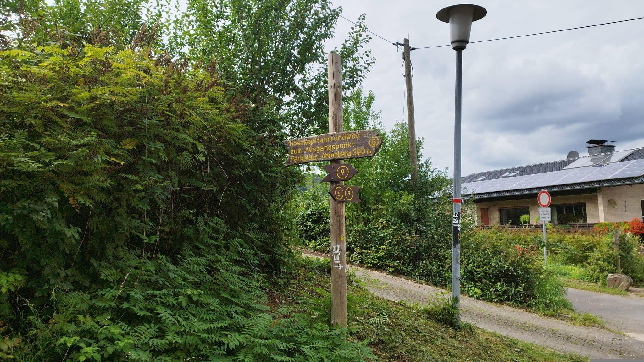 Street view near Ferienhäuser Immke, Bad Sooden-Allendorf — © ber319 (CC BY-SA · Mapillary)