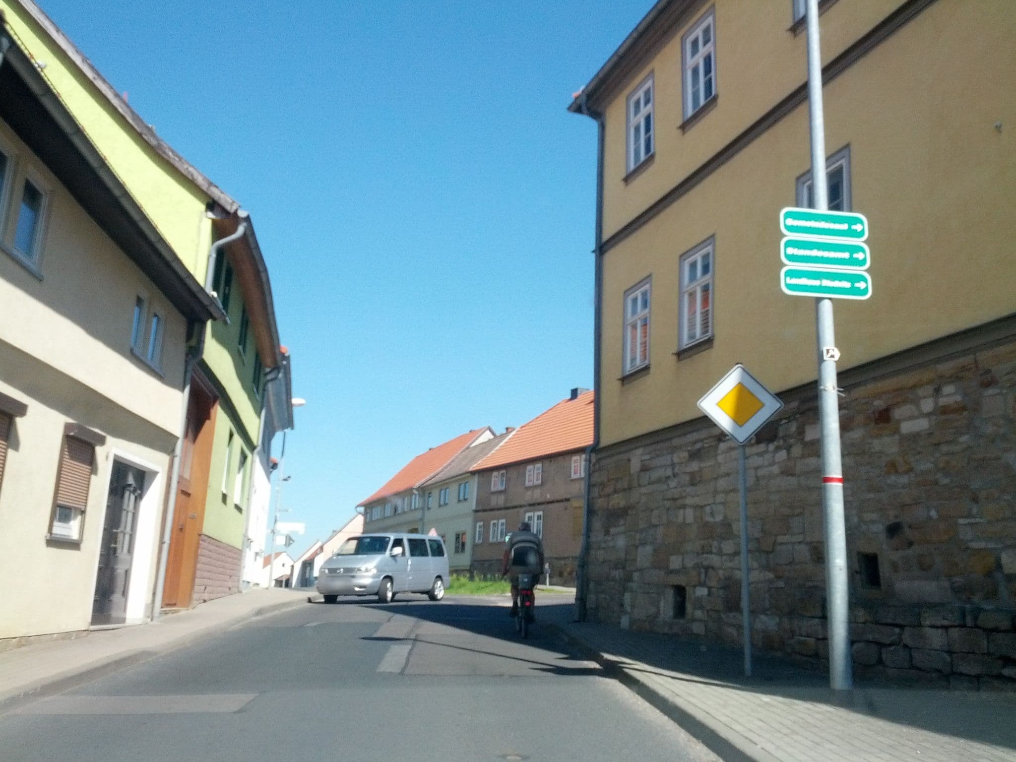 Street view near Quartier Goldener Löwe, Günthersleben-Wechmar — © zoegglmeyr (CC BY-SA · Mapillary)