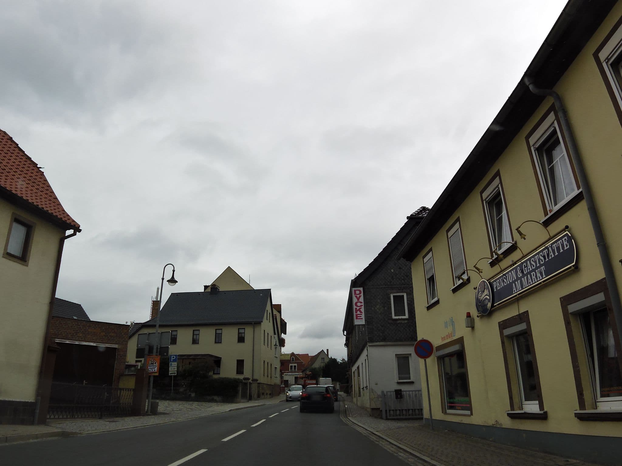 Street view near Pension & Gaststätte "Am Markt", Bad Klosterlausnitz — © zoegglmeyr (CC BY-SA · Mapillary)