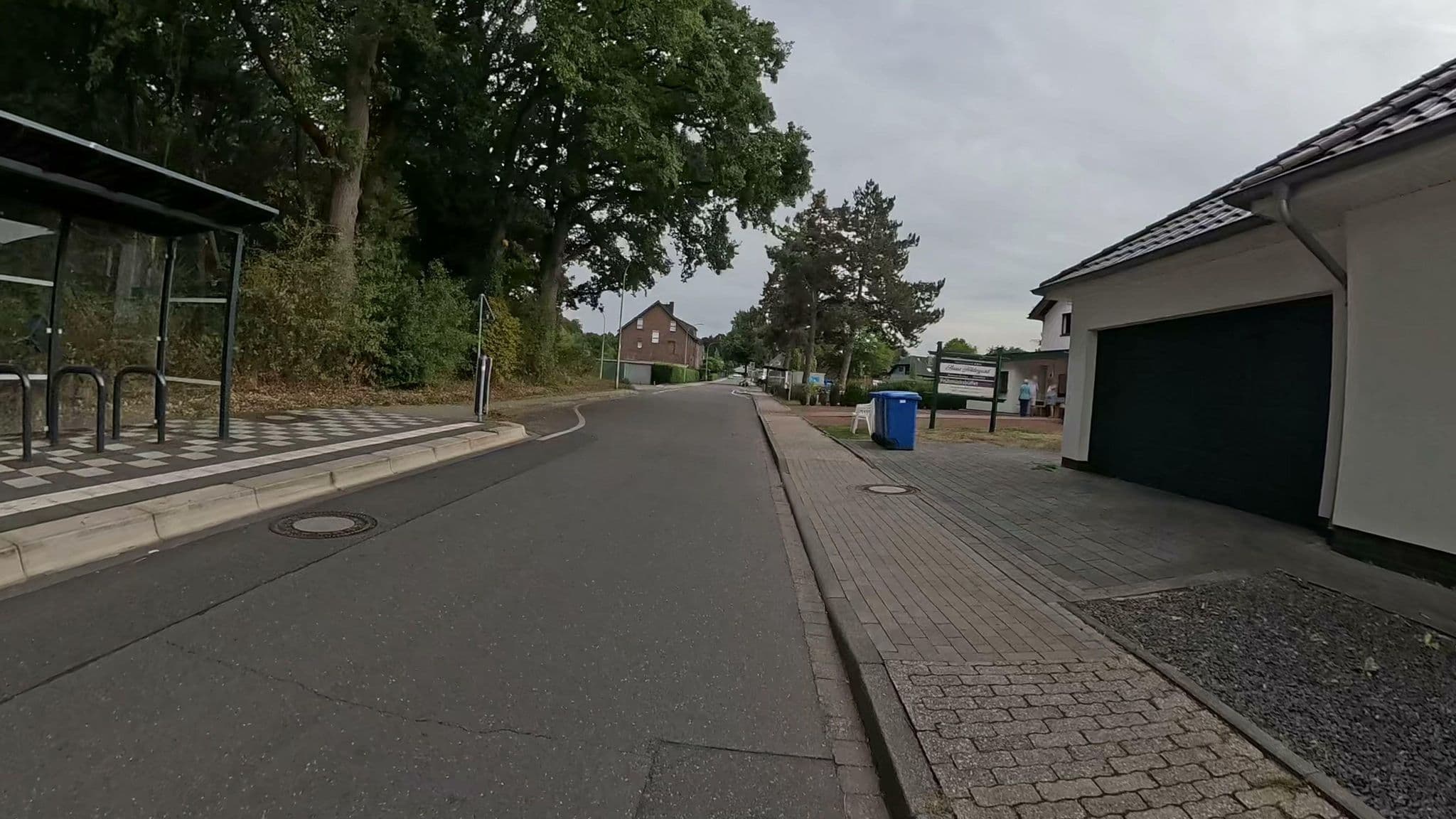 Street view near Hotel Garni, Haus Hildegard, Brüggen — © simonhard (CC BY-SA · Mapillary)