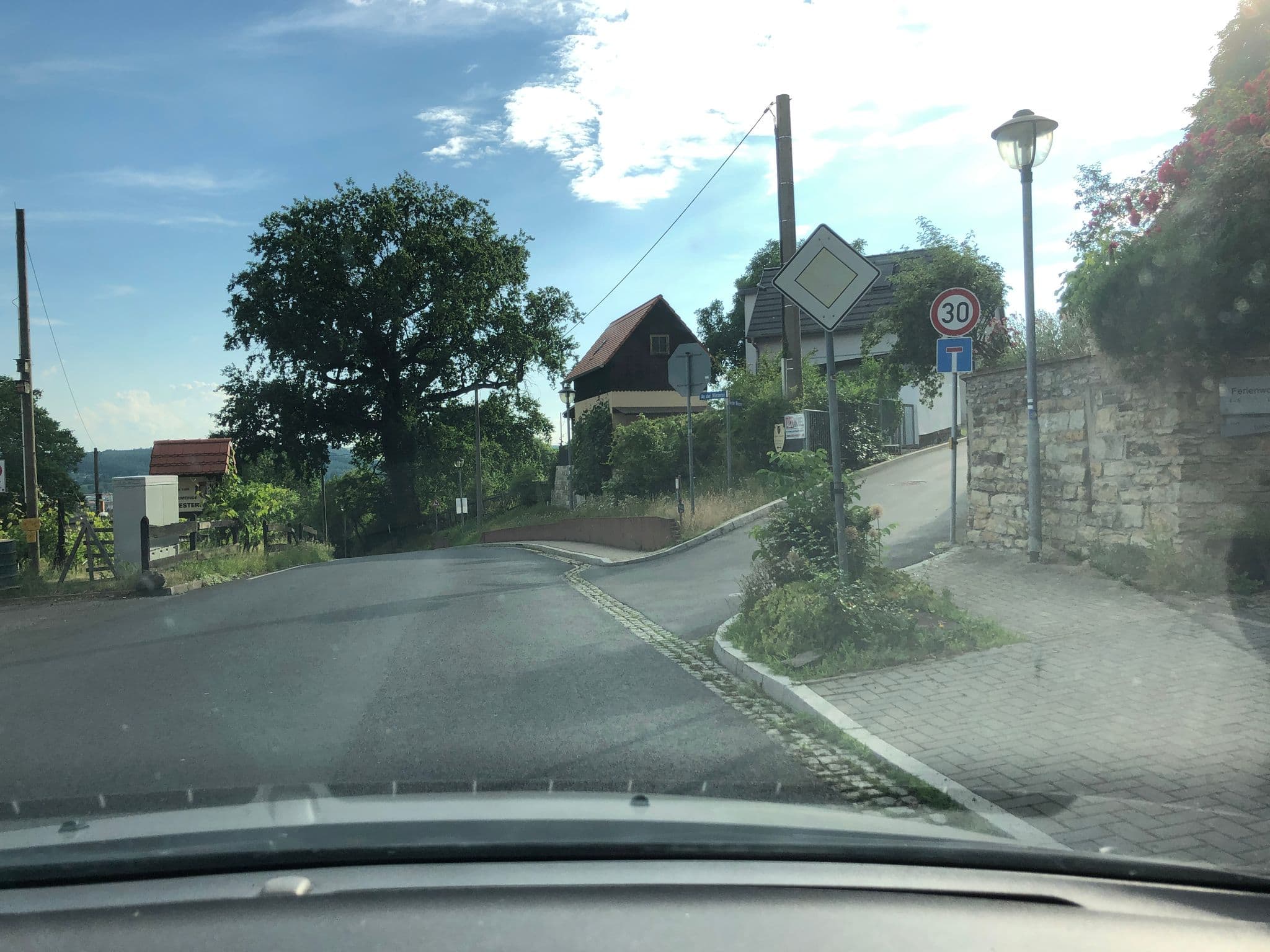 Street view near In der alten Weinstube, Gorbitz — © bejotel (CC BY-SA · Mapillary)