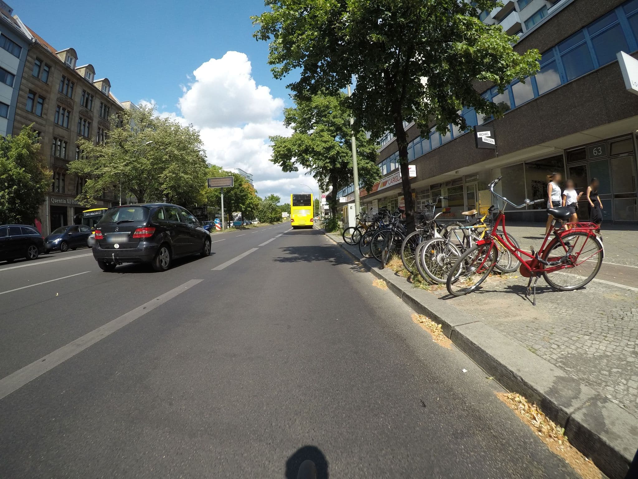 Street view near Lulu Guldsmeden, Tiergarten — © kartonage (CC BY-SA · Mapillary)