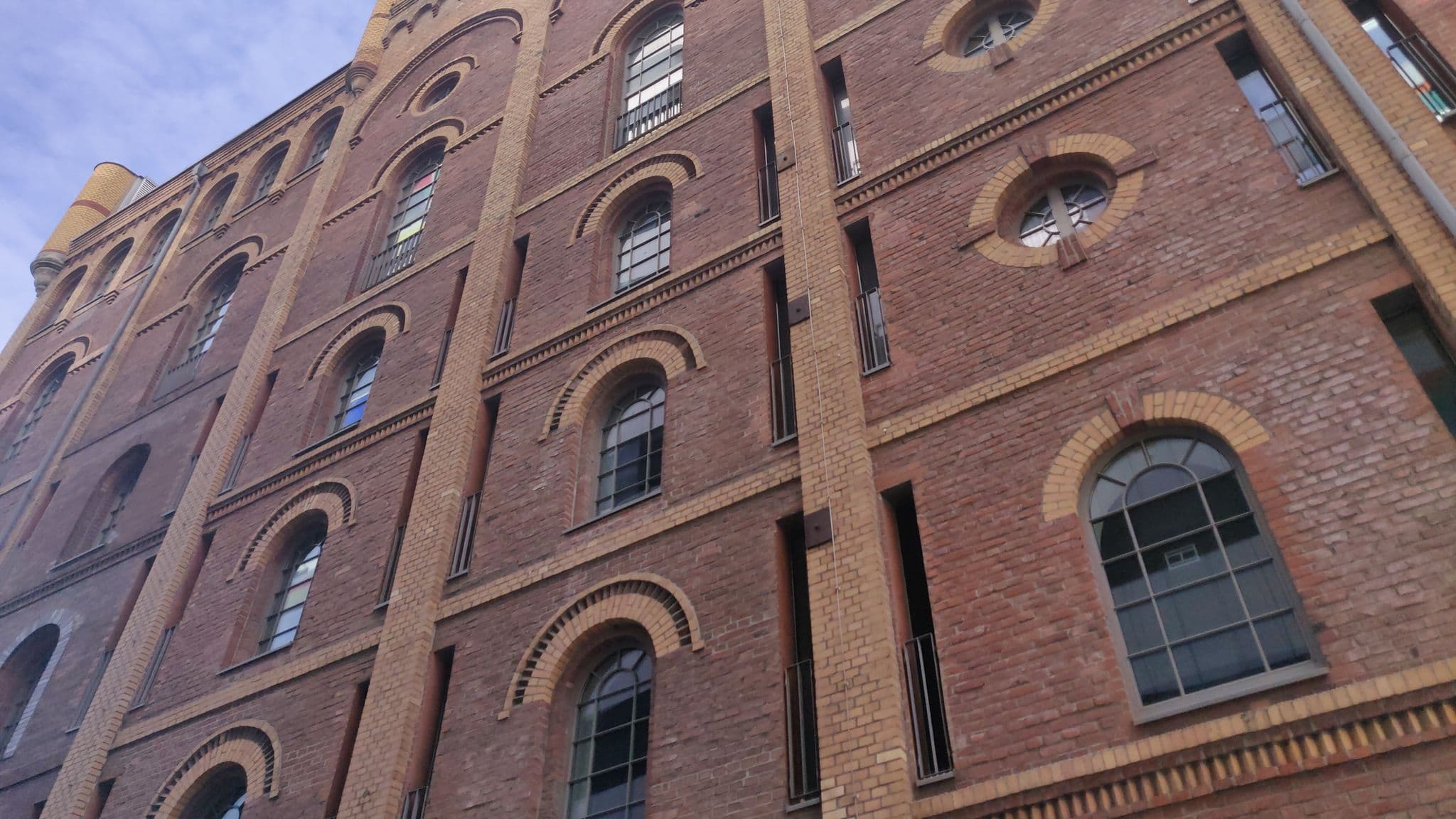 Street view near Innside Düsseldorf Hafen, Düsseldorf — © go2device (CC BY-SA · Mapillary)