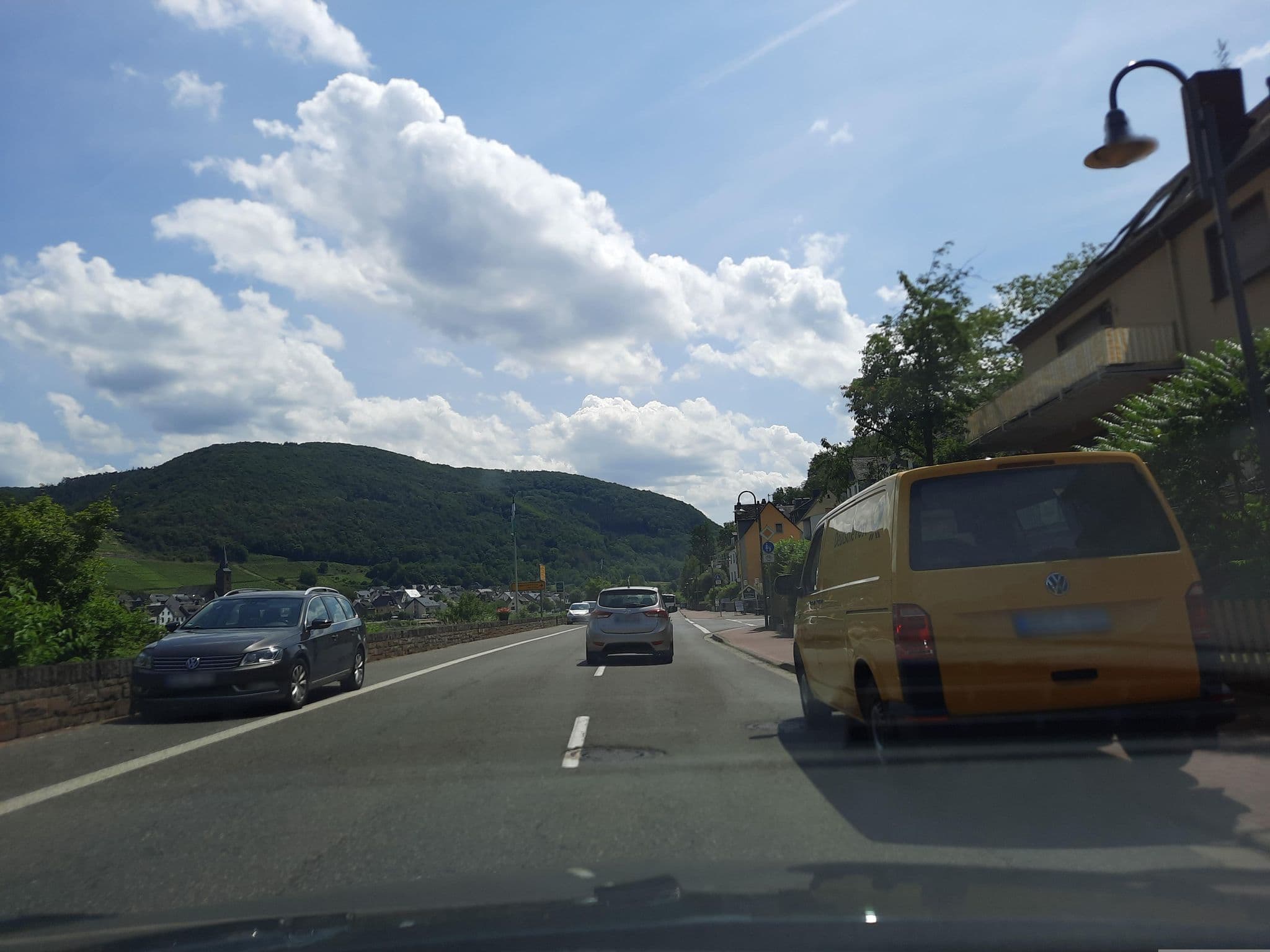 Street view near BIO-Ferienweingut Leyendecker, Oberfell — © Lowiekse (CC BY-SA · Mapillary)