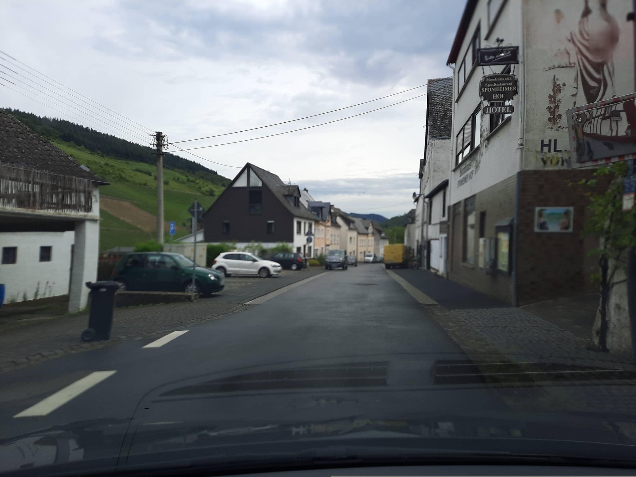 Street view near Weinhaus Sponheimer Hof, Enkirch — © Lowiekse (CC BY-SA · Mapillary)