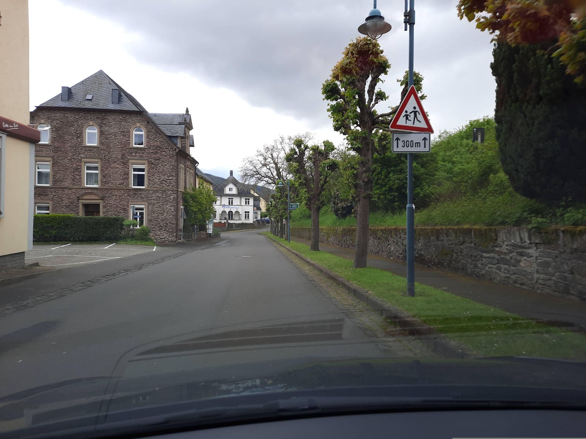 Street view near Hotel Zur Linde, Reil — © Lowiekse (CC BY-SA · Mapillary)